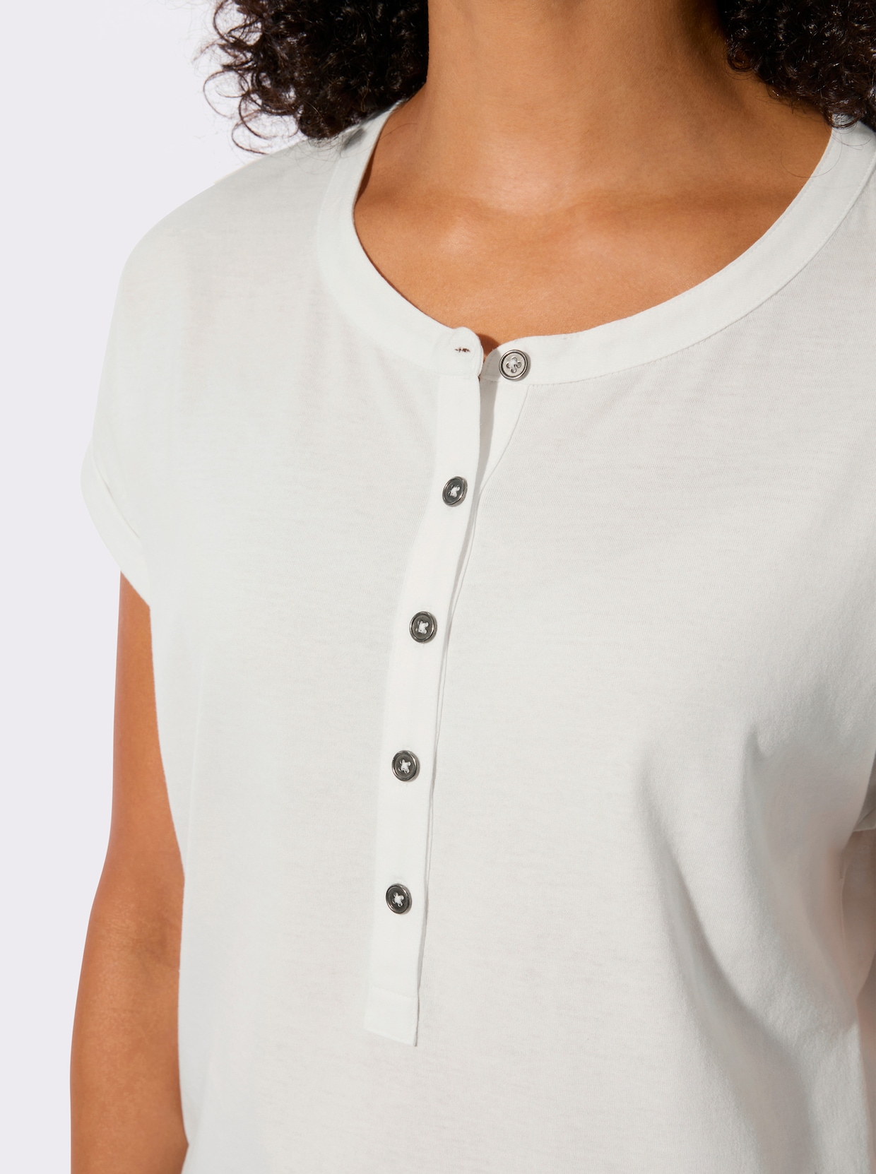 Rundhalsshirt mit Knopfleiste - ecru