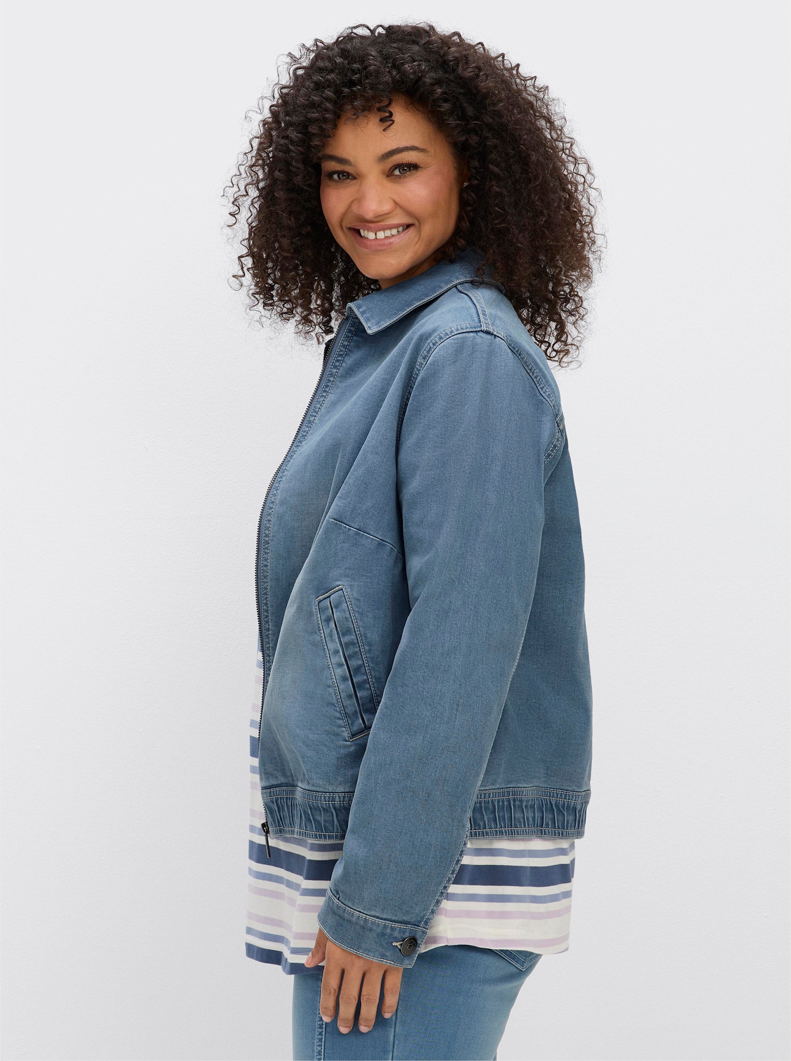 sheego Jeansjacke mit Used-Effekten - blue-bleached