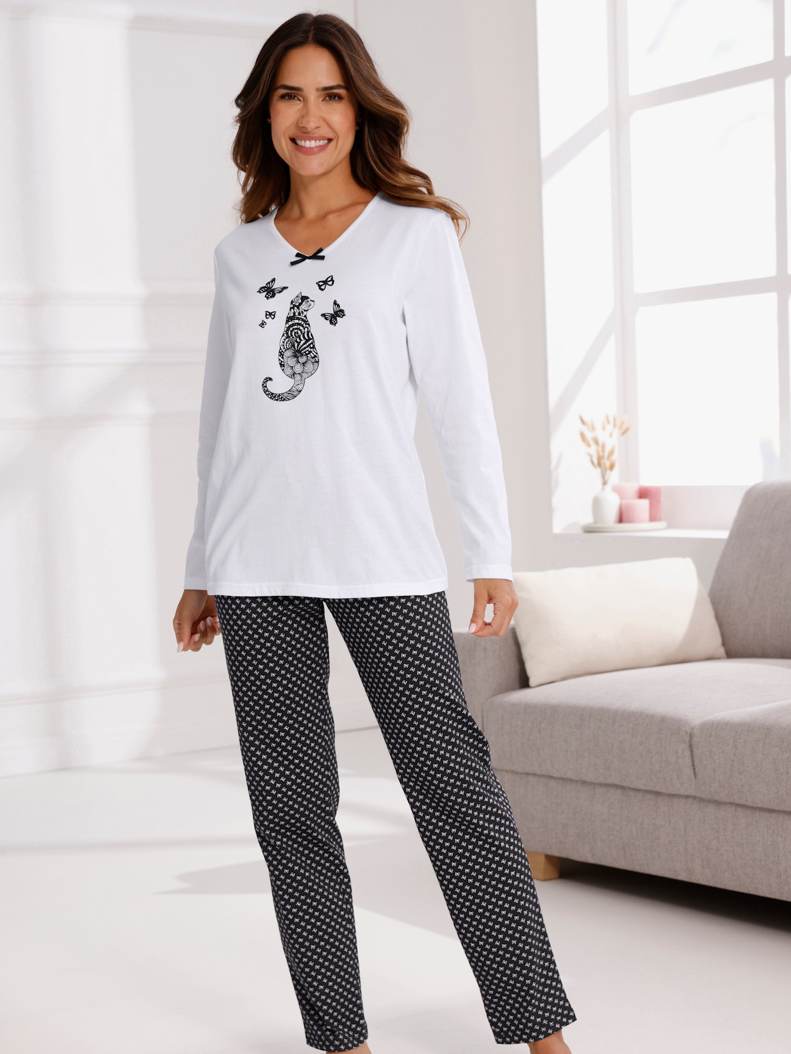 Pyžamo a kočičím motivem - bílá-černá-potisk