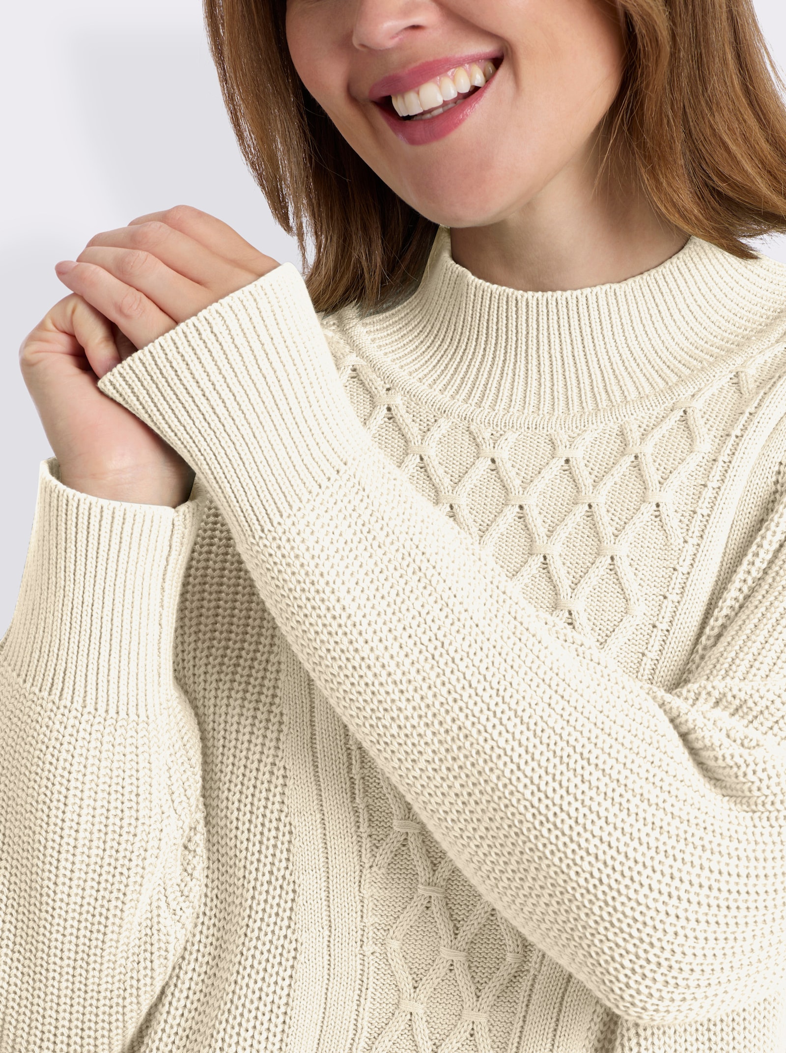 Stehkragenpullover mit Rautenmuster - ecru