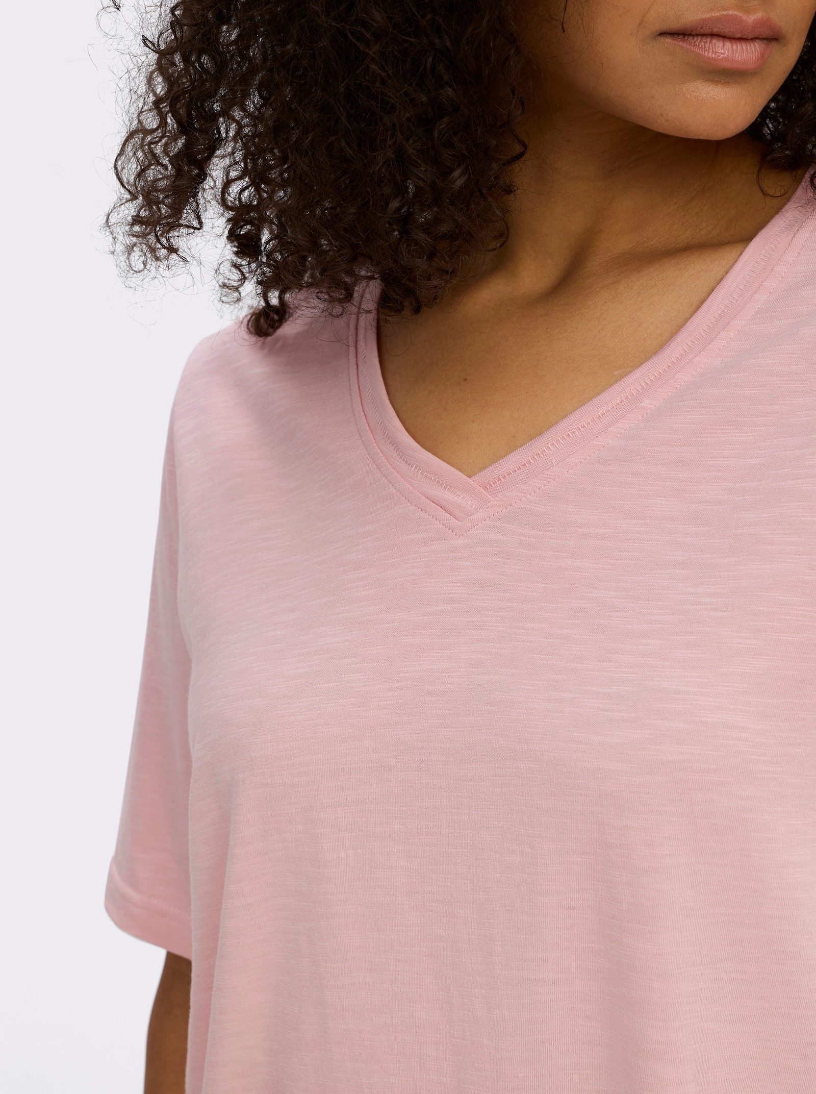 sheego Shirt met V-hals in vlamgarenlook - hortensia