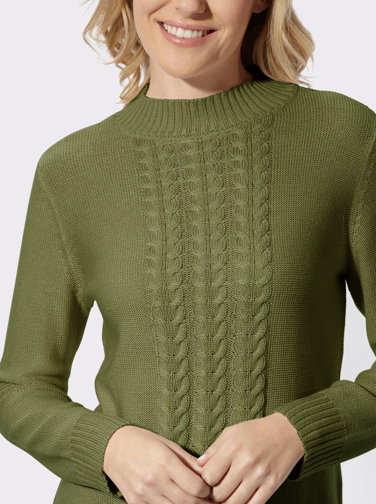 Stehkragenpullover mit Zopfmuster - oliv