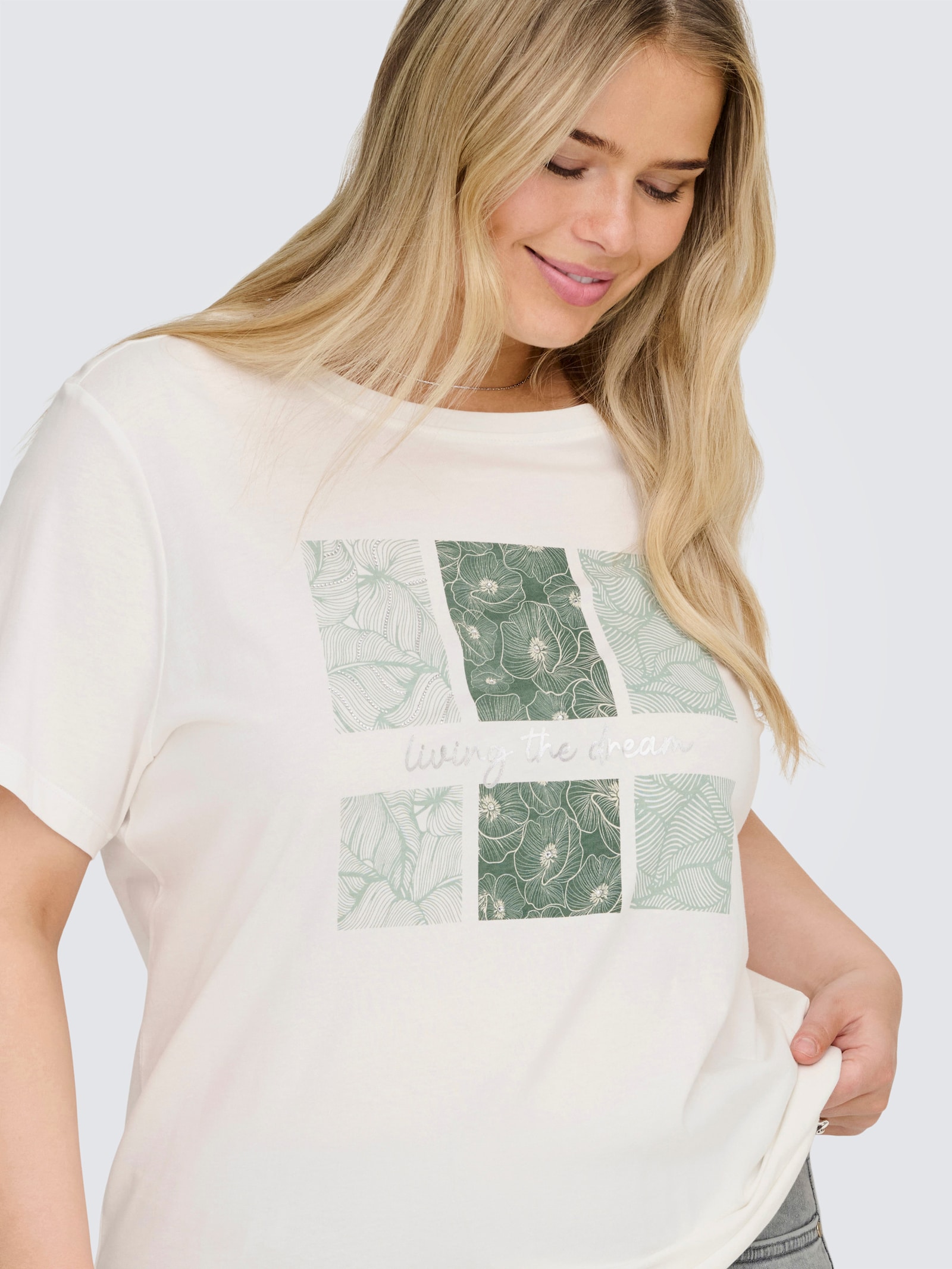 ONLY CARMAKOMA Kurzarmshirt - cloud dancer print:living the dream