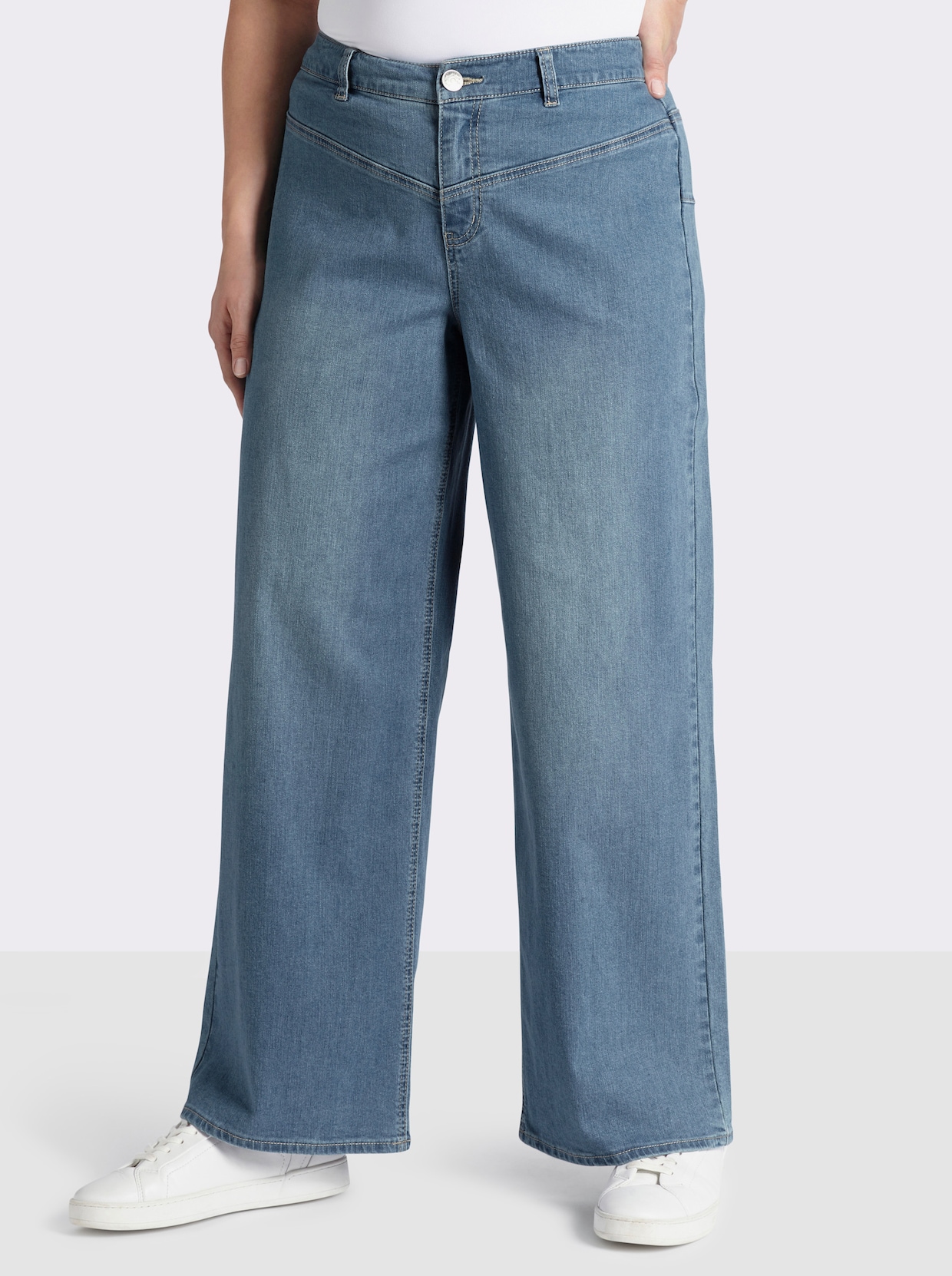 sheego Jean avec jambes larges - bleu blanchi