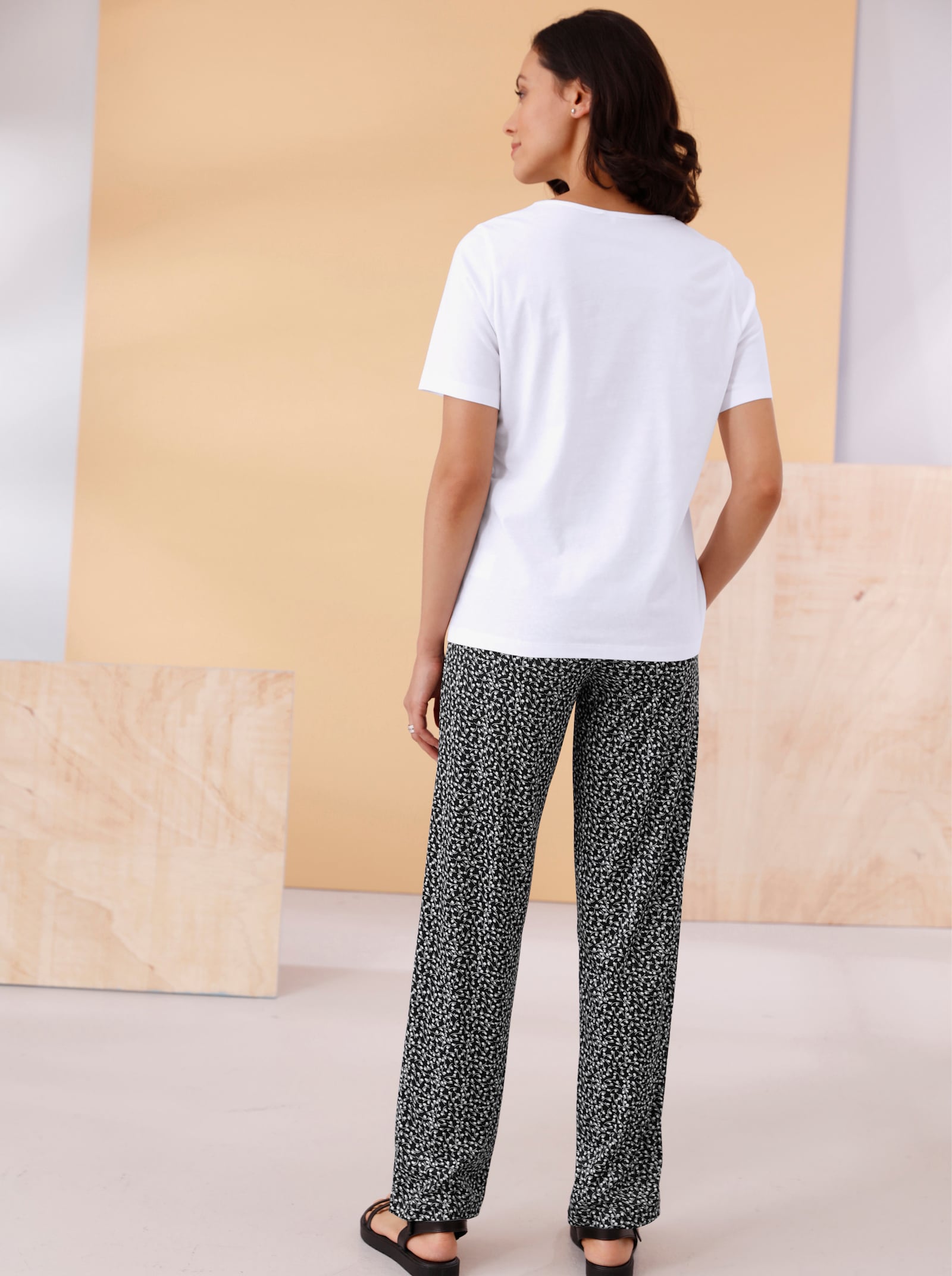 Kurzarmshirt mit Steinchen verziert - weiß