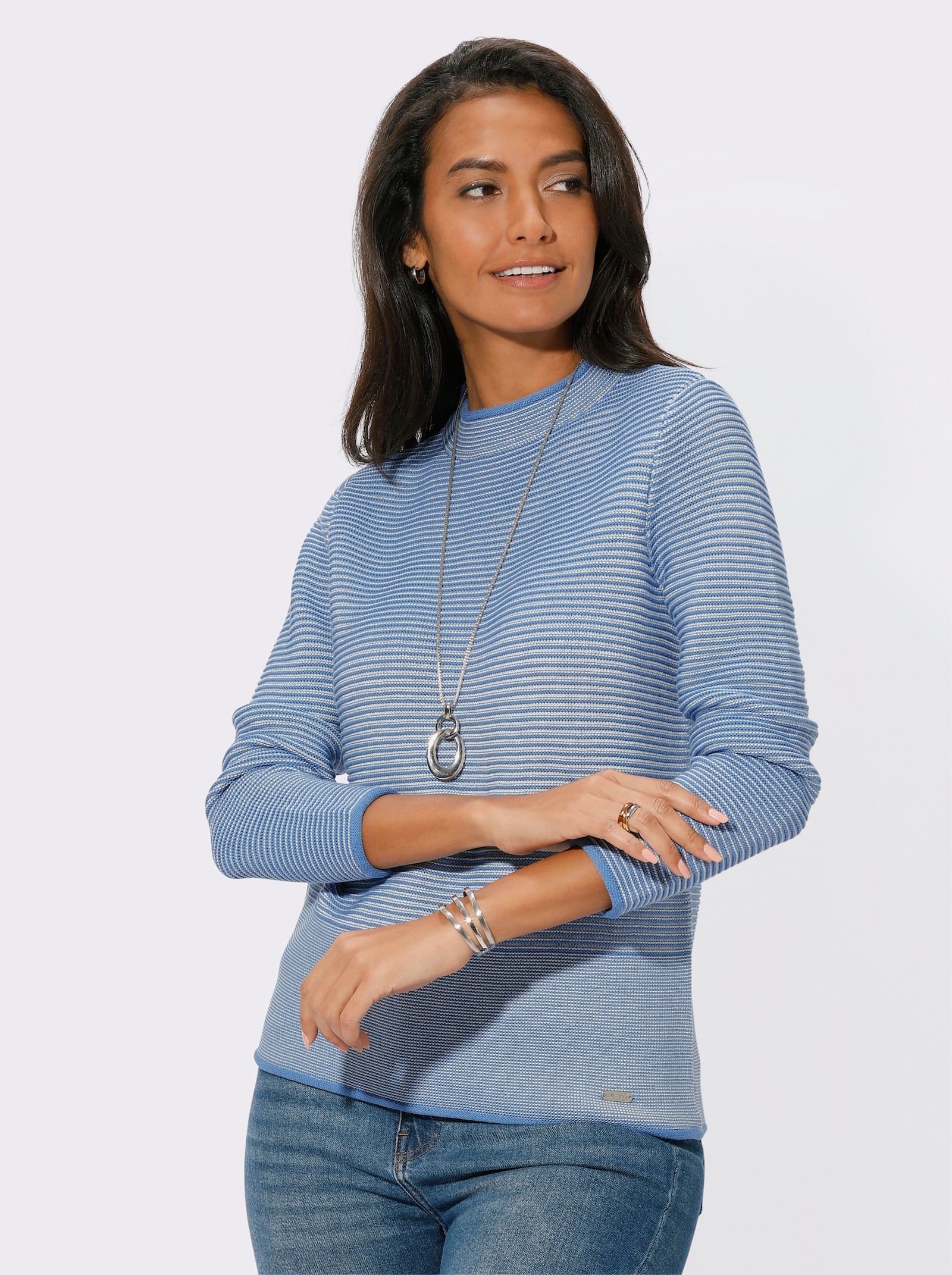 Stehkragenpullover im Linksstrick-Dessin - mittelblau-ecru-geringelt