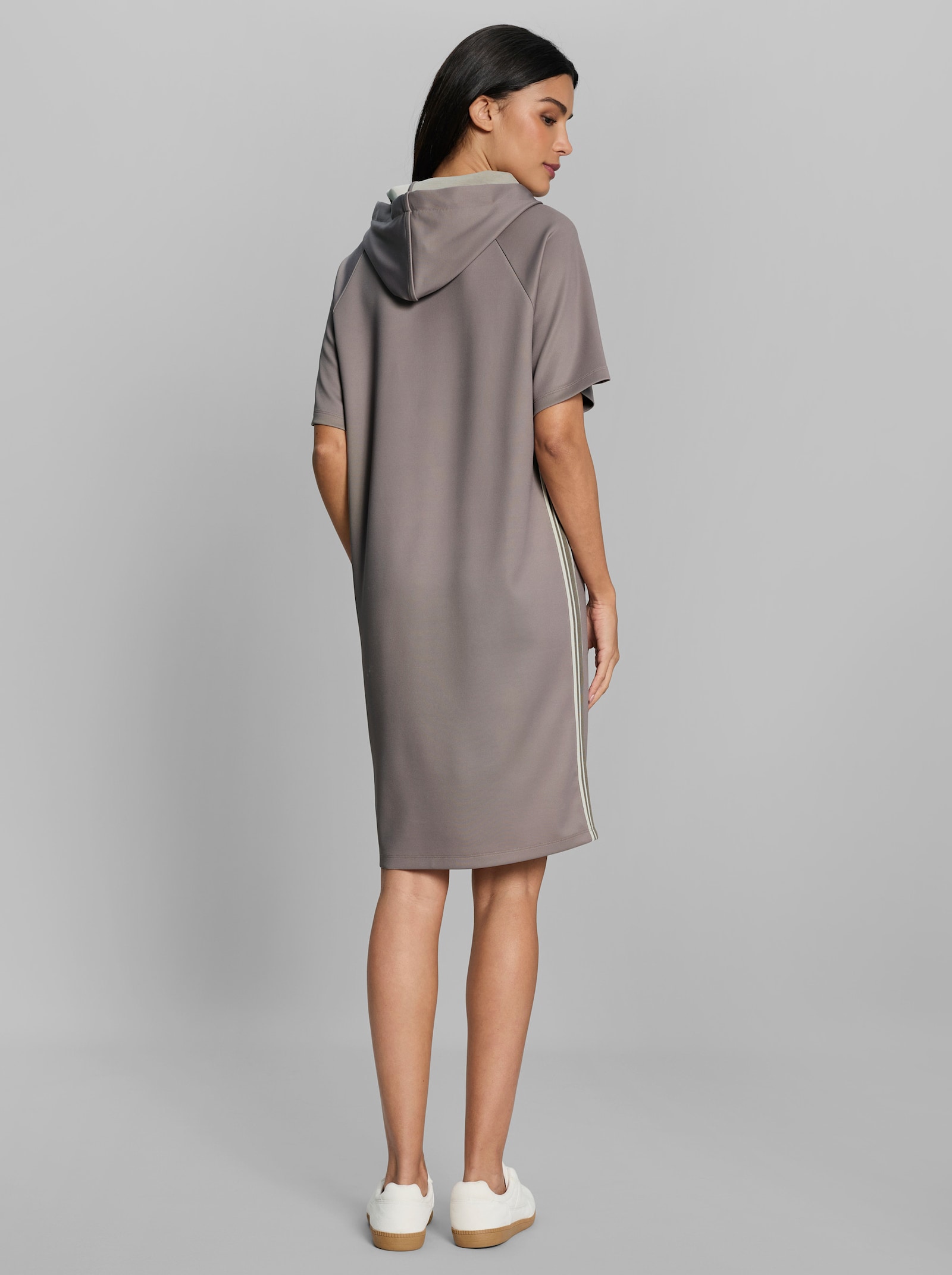 heine Sweatkleid mit Glitzer-Details - taupe