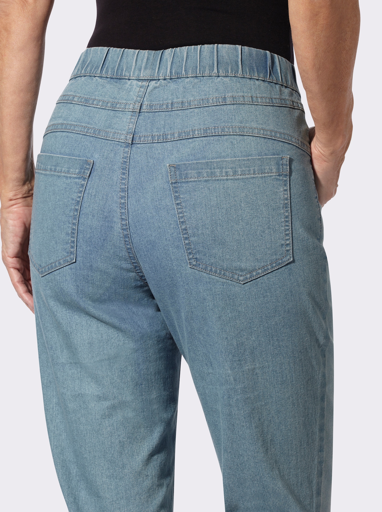 Schlupfjeans mit geradem Bein - blue-bleached