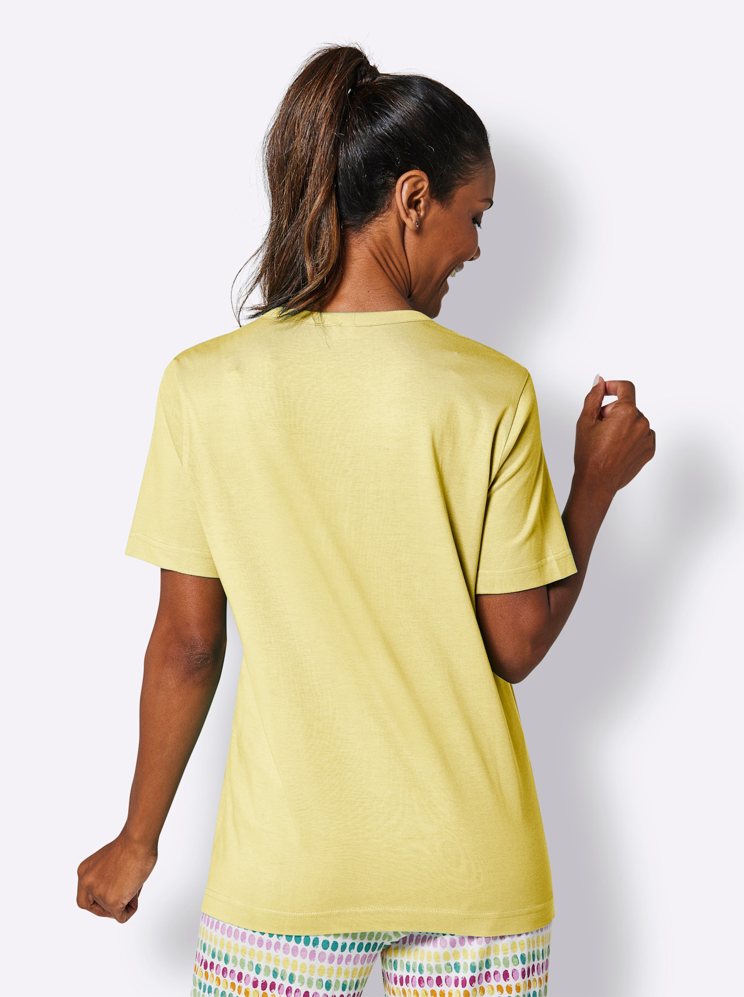 Shirt günstig Kaufen-Schlafanzug-Shirt in zitrone von wäschepur. Schlafanzug-Shirt in zitrone von wäschepur <![CDATA[Dieses Schlafanzug-Shirt verspricht Schlafkomfort auf hohem Niveau. Mit V-Ausschnitt und Zierknopfleiste. Single-Jersey. Unterstützt die Initiative 