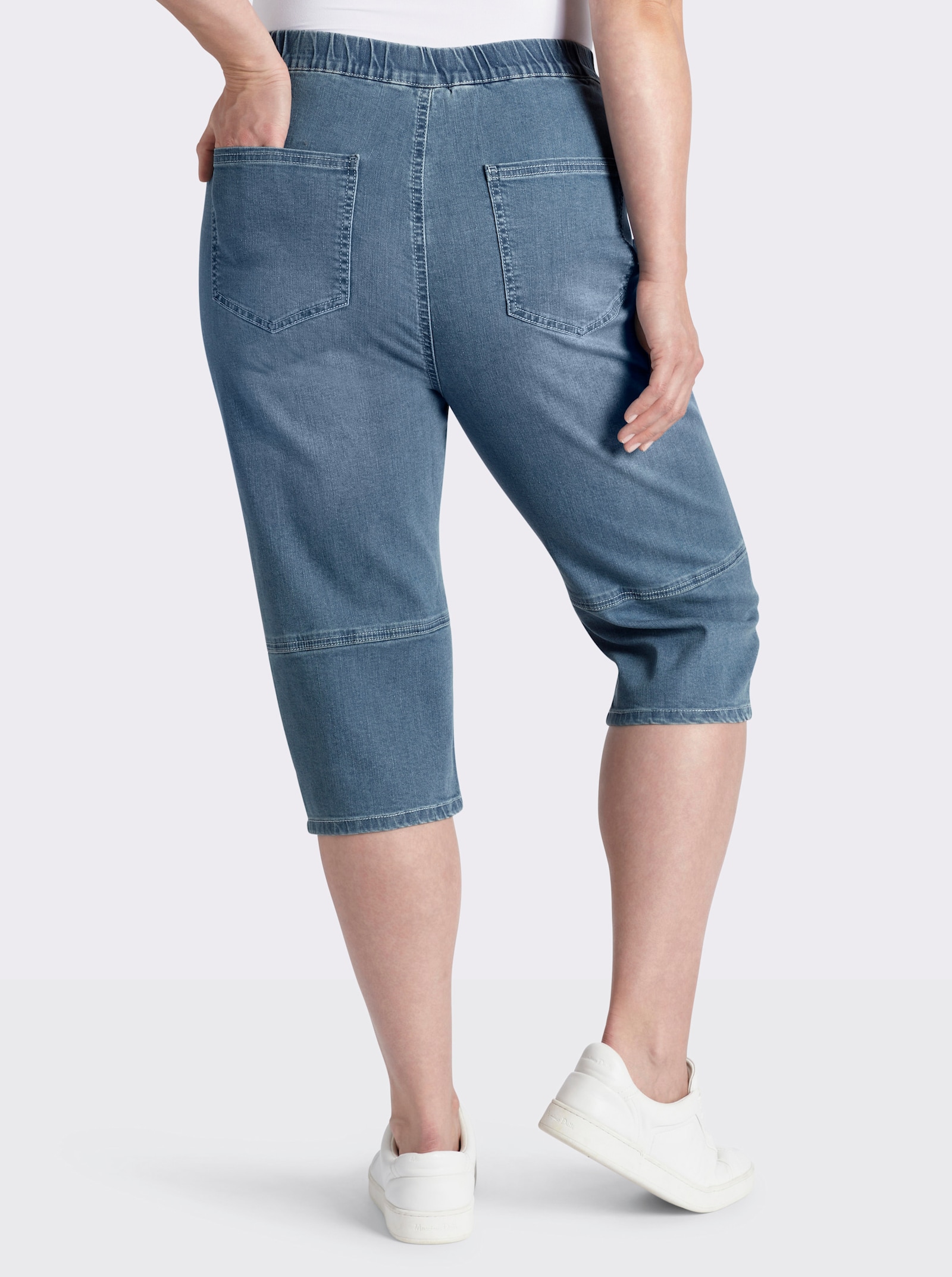 sheego Caprijeans in leichter Waschung - blue-bleached
