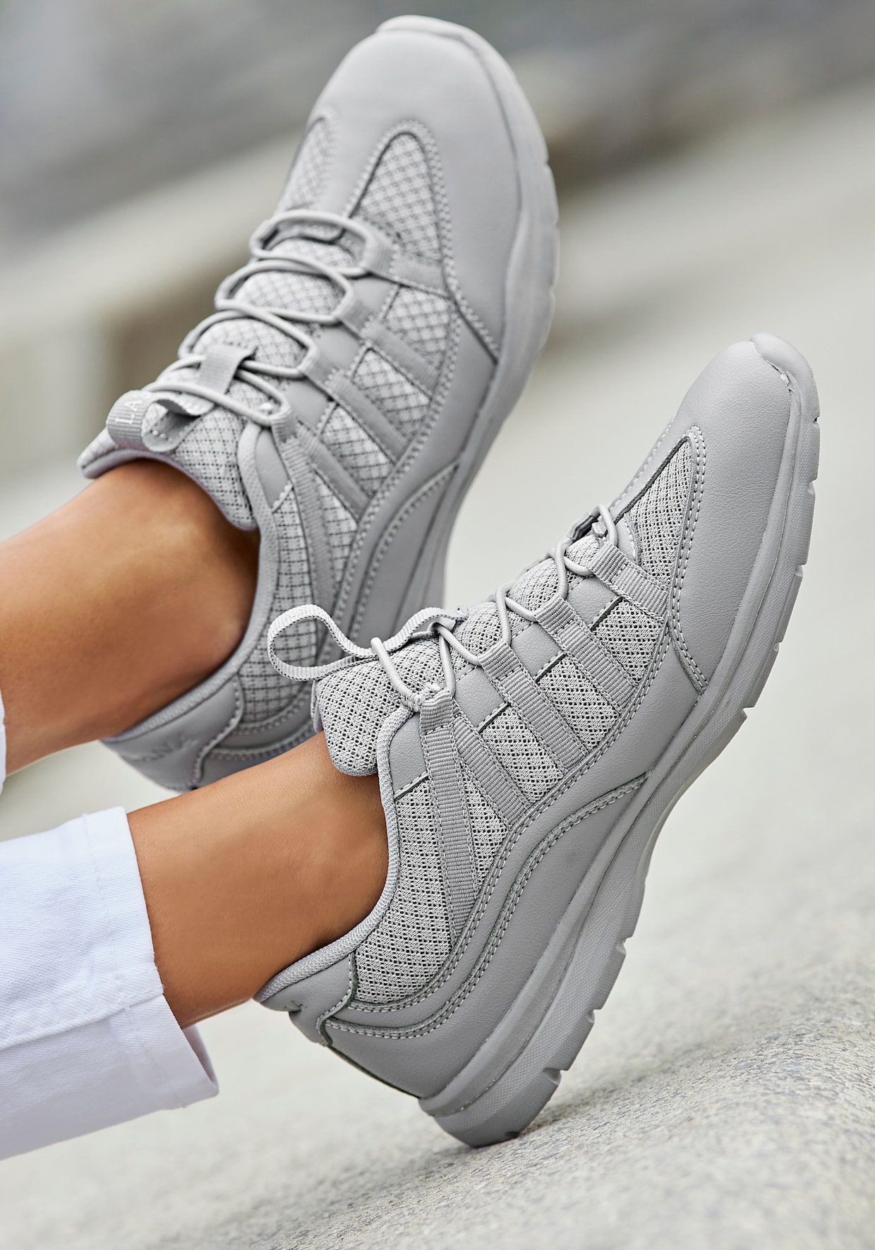 LASCANA Sneaker - grau