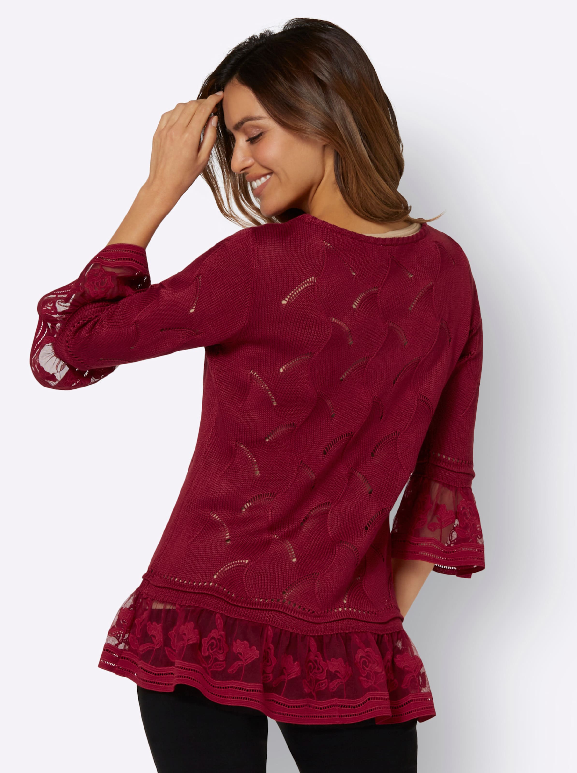 Must Love günstig Kaufen-Pullover in kirsche von heine. Pullover in kirsche von heine <![CDATA[Dieser Long-Pullover ist etwas ganz Besonderes: Im aufwändig gestalteten Strickmuster, mit wunderschönem Spitzeneinsatz an den 3/4-Ärmeln und am Saum.]]>. 