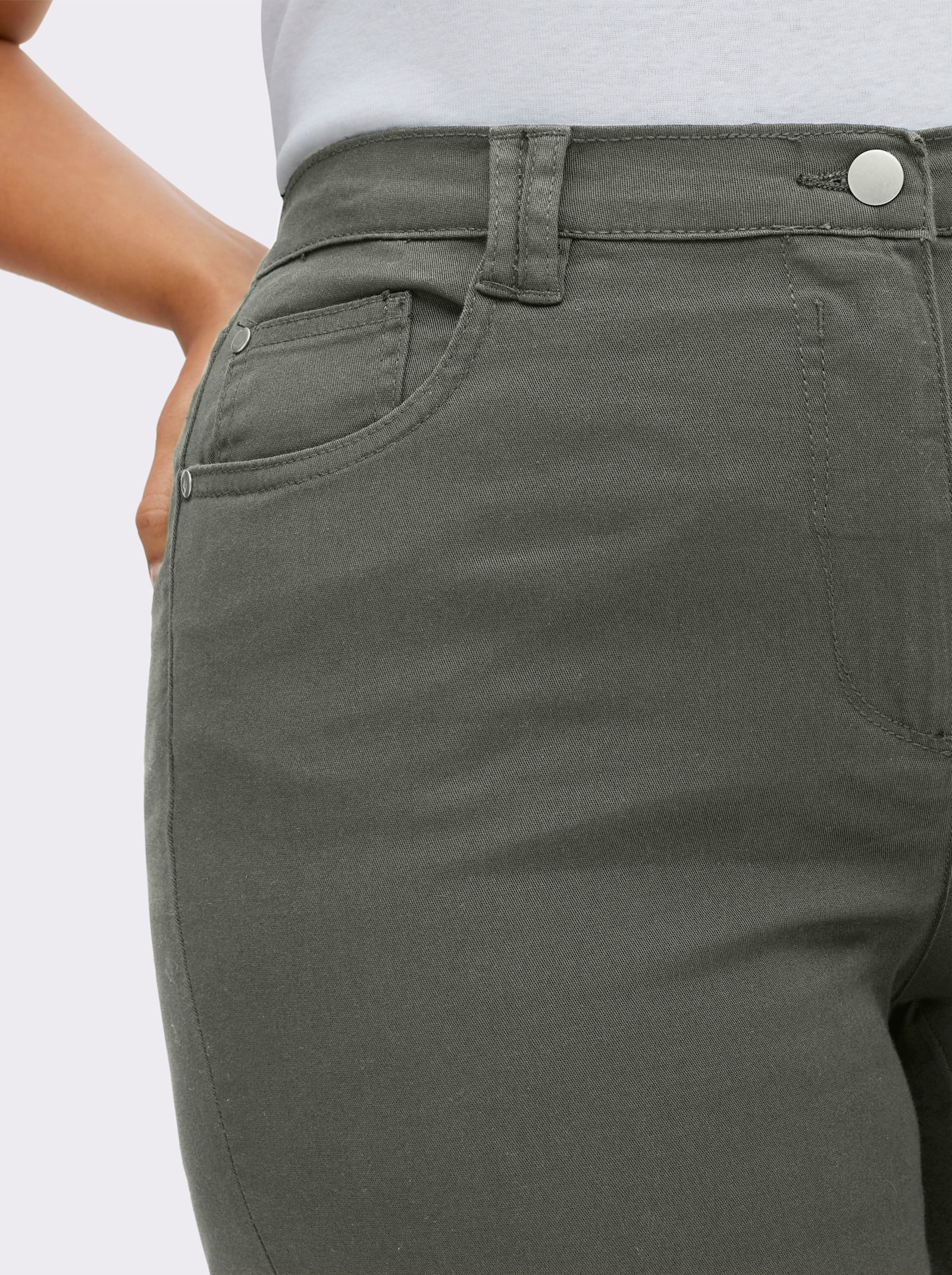 Stretch-Hose mit Nieten an den Taschen - schilf