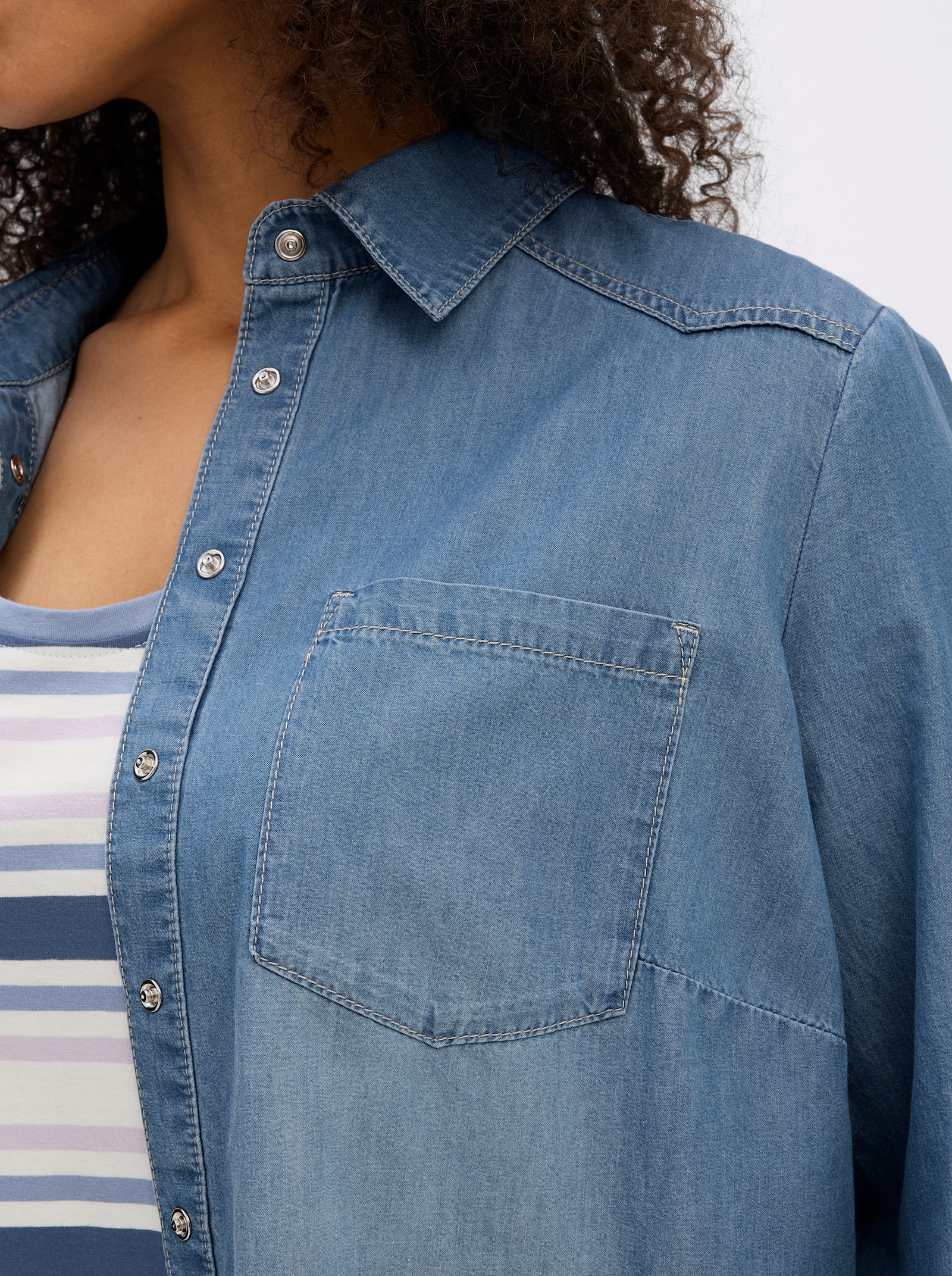 sheego Jeansbluse in leichter Waschung - blue-bleached