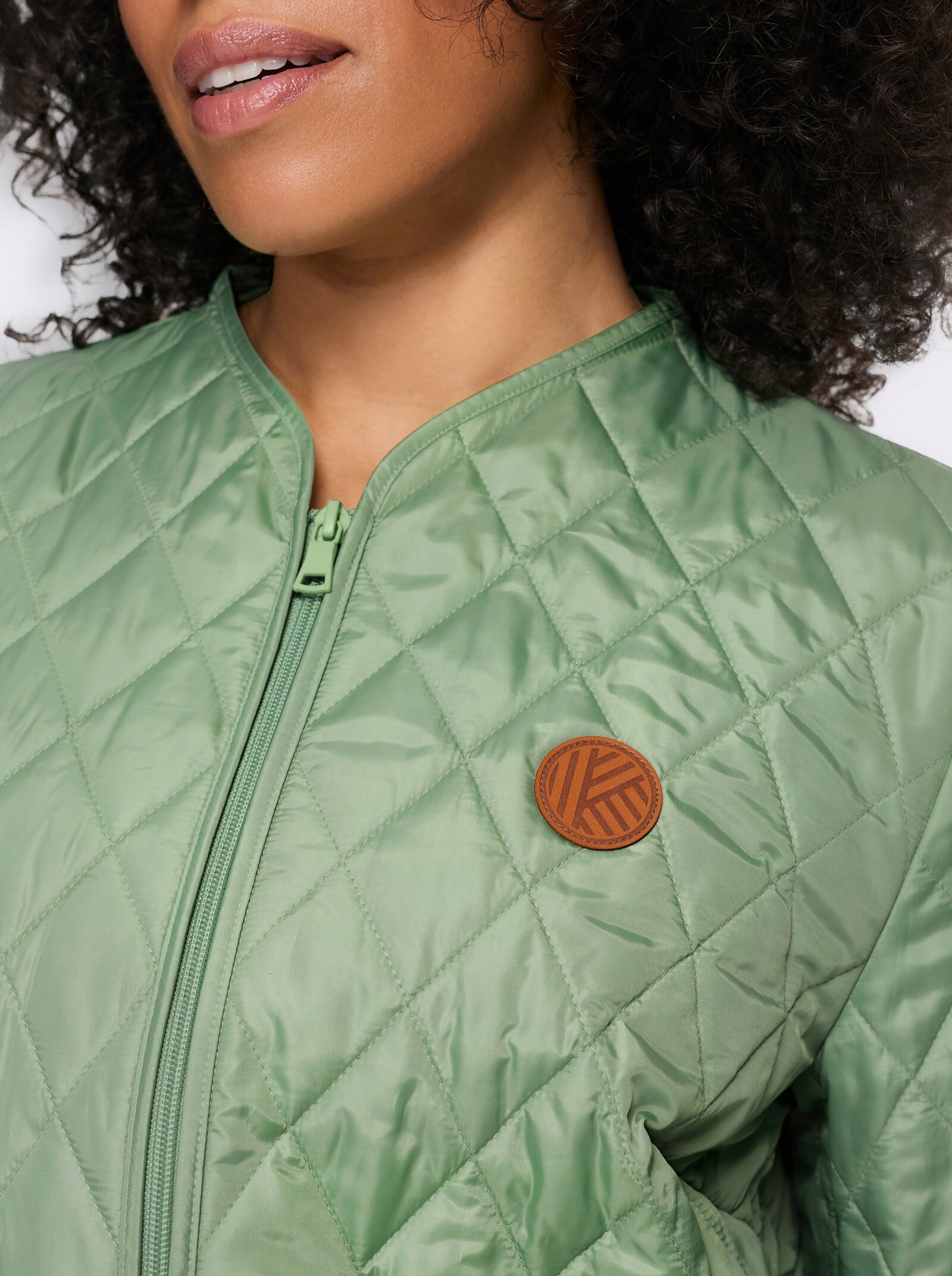 Steppjacke mit V-Ausschnitt - eucalyptus