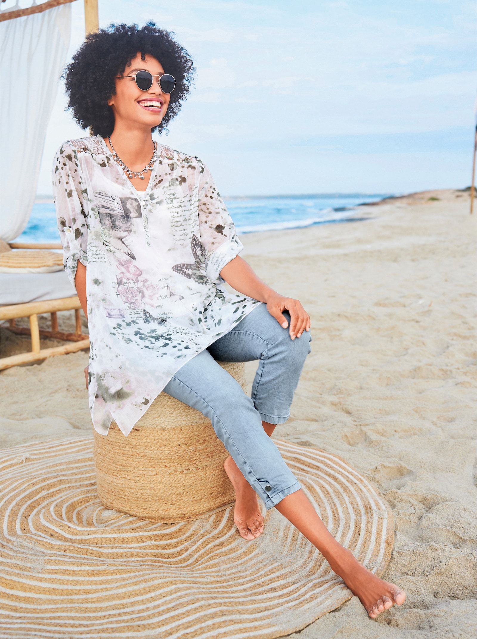 heine Longbluse mit rückwärtigem Spitzeneinsatz - ecru-oliv-bedruckt