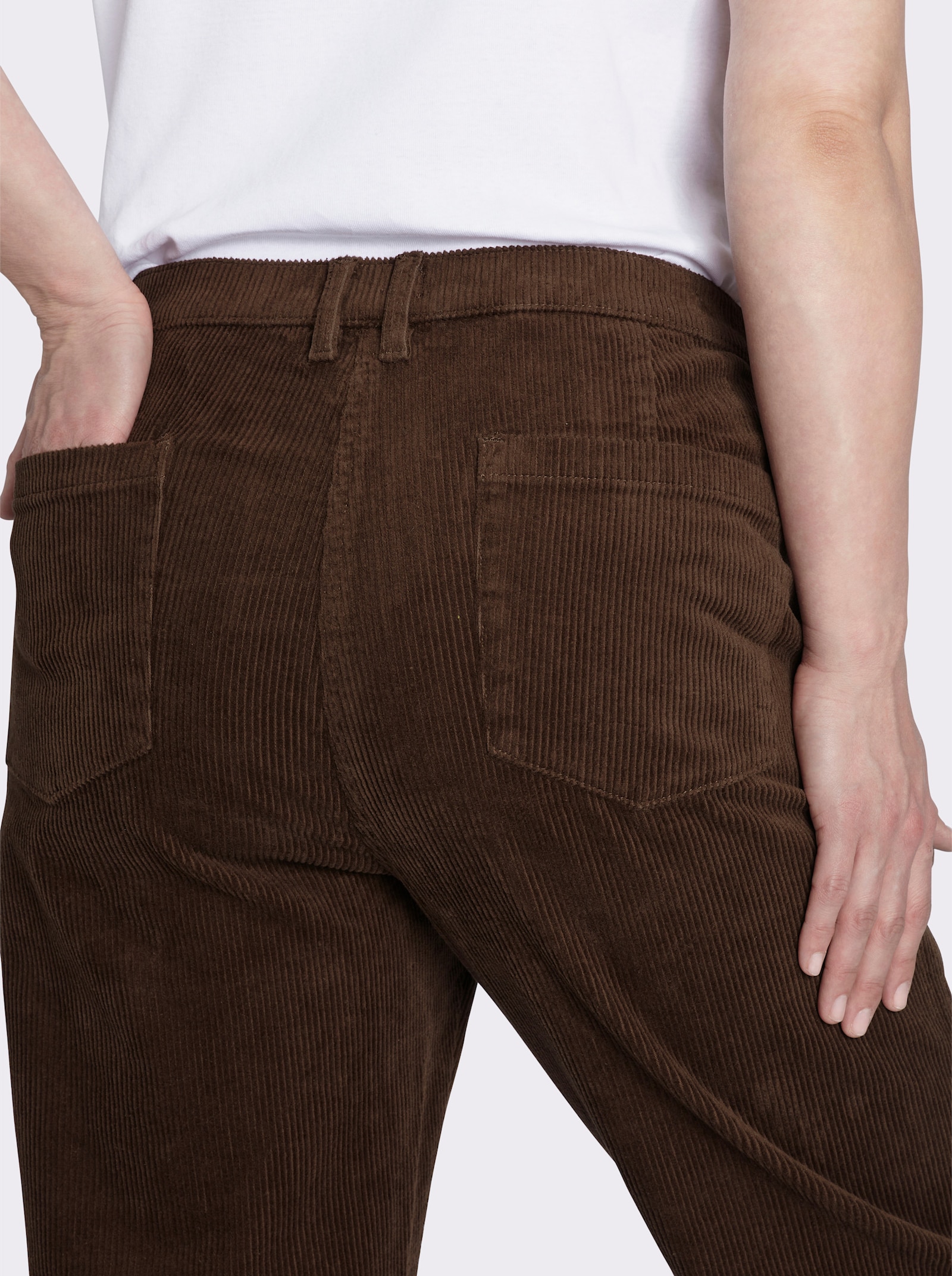 sheego Cordhose mit schmalem Bein - schoko
