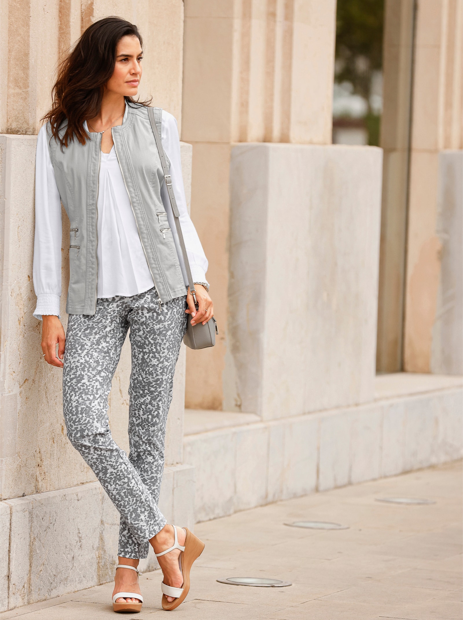 Jeansgilet met ronde hals - lichtgrijs