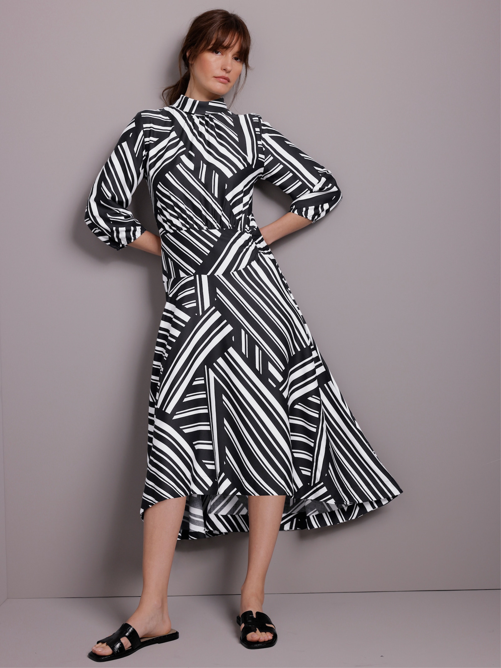 CREATION L PREMIUM Robe longue avec motif graphique - noir-écru imprimé