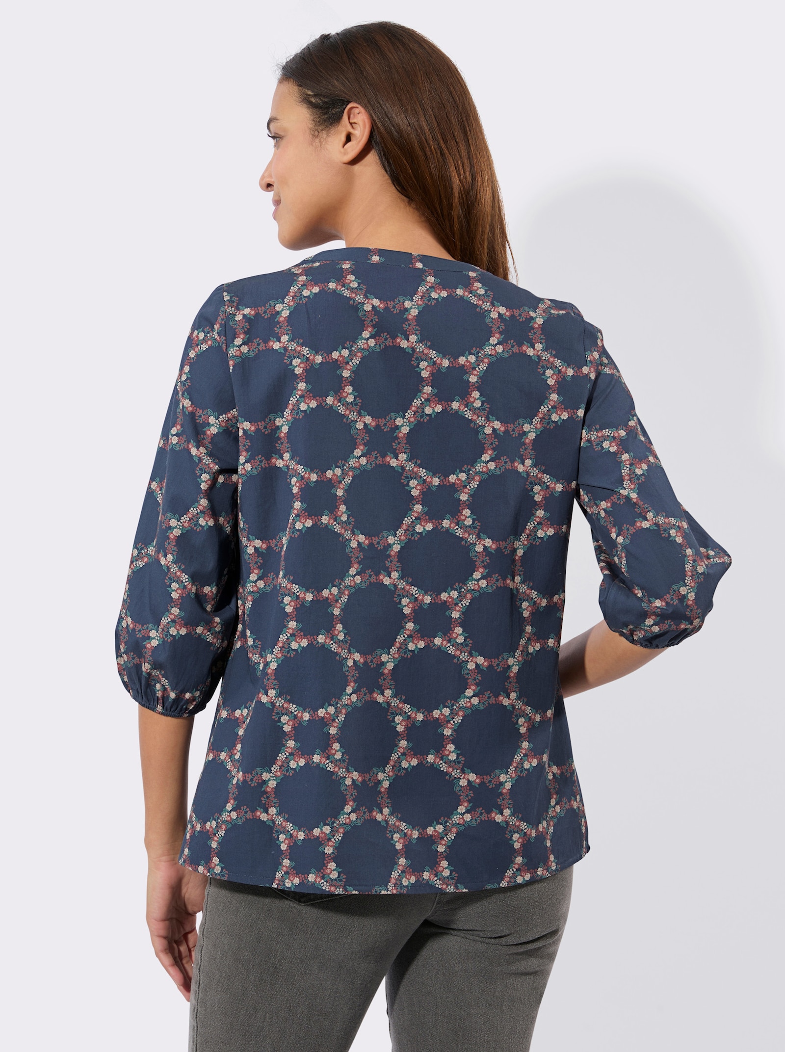Baumwollbluse mit Gummizug an den 3/4-Ärmeln - rauchblau-rosenholz-bedruckt