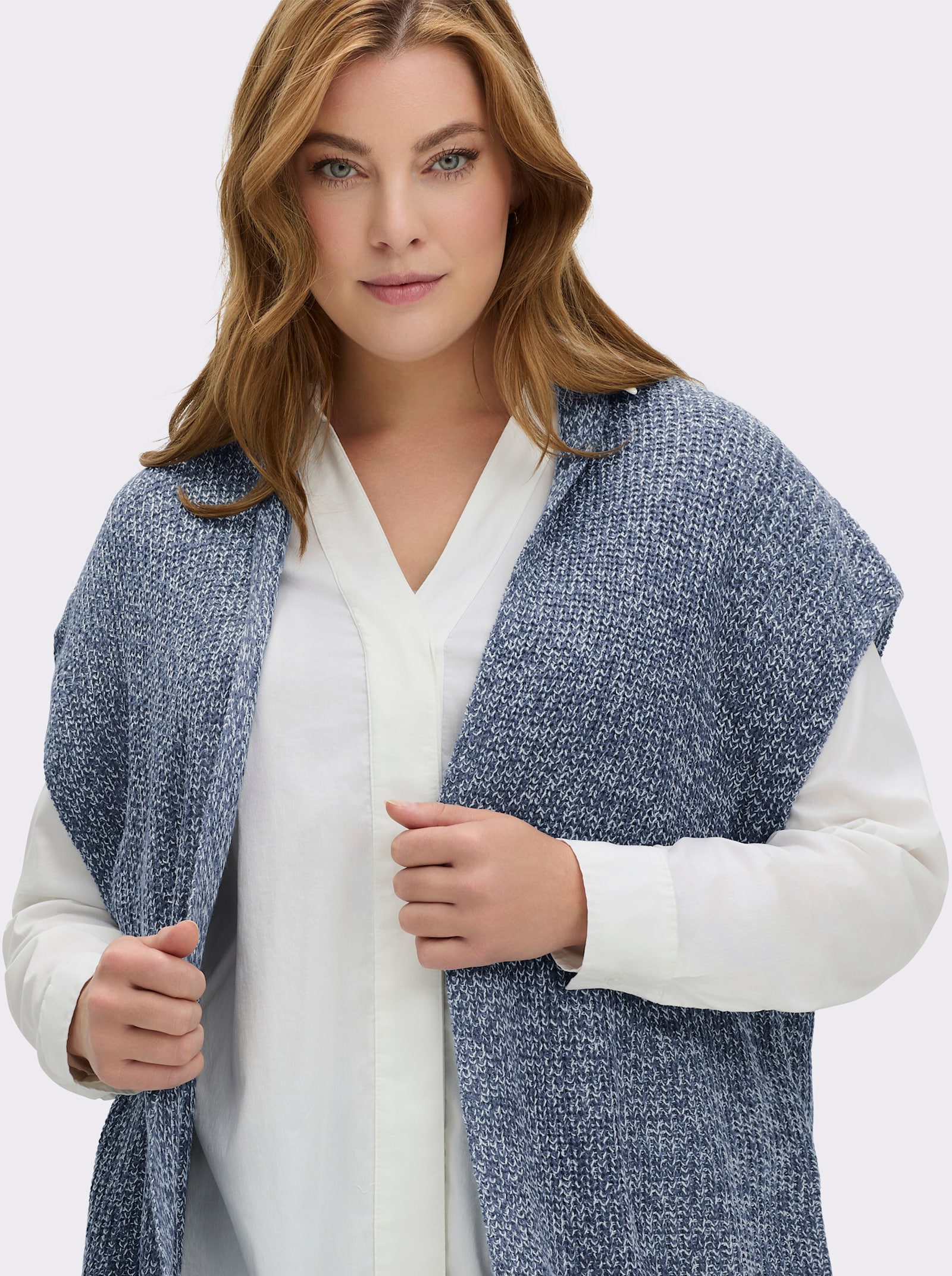 Strickweste mit Seitenschlitzen - rauchblau-meliert