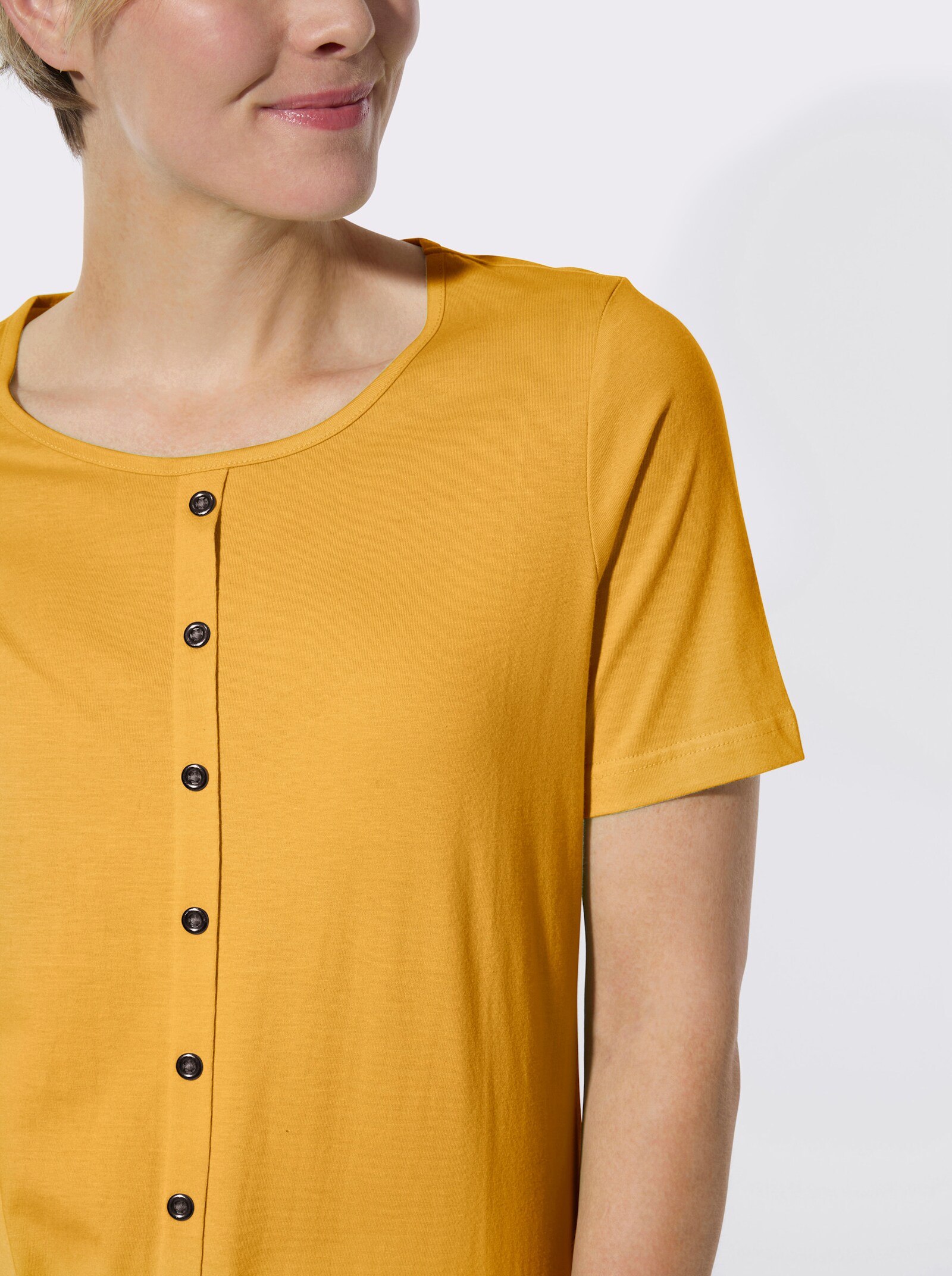 Kurzarmshirt mit Zierknöpfen - ocker