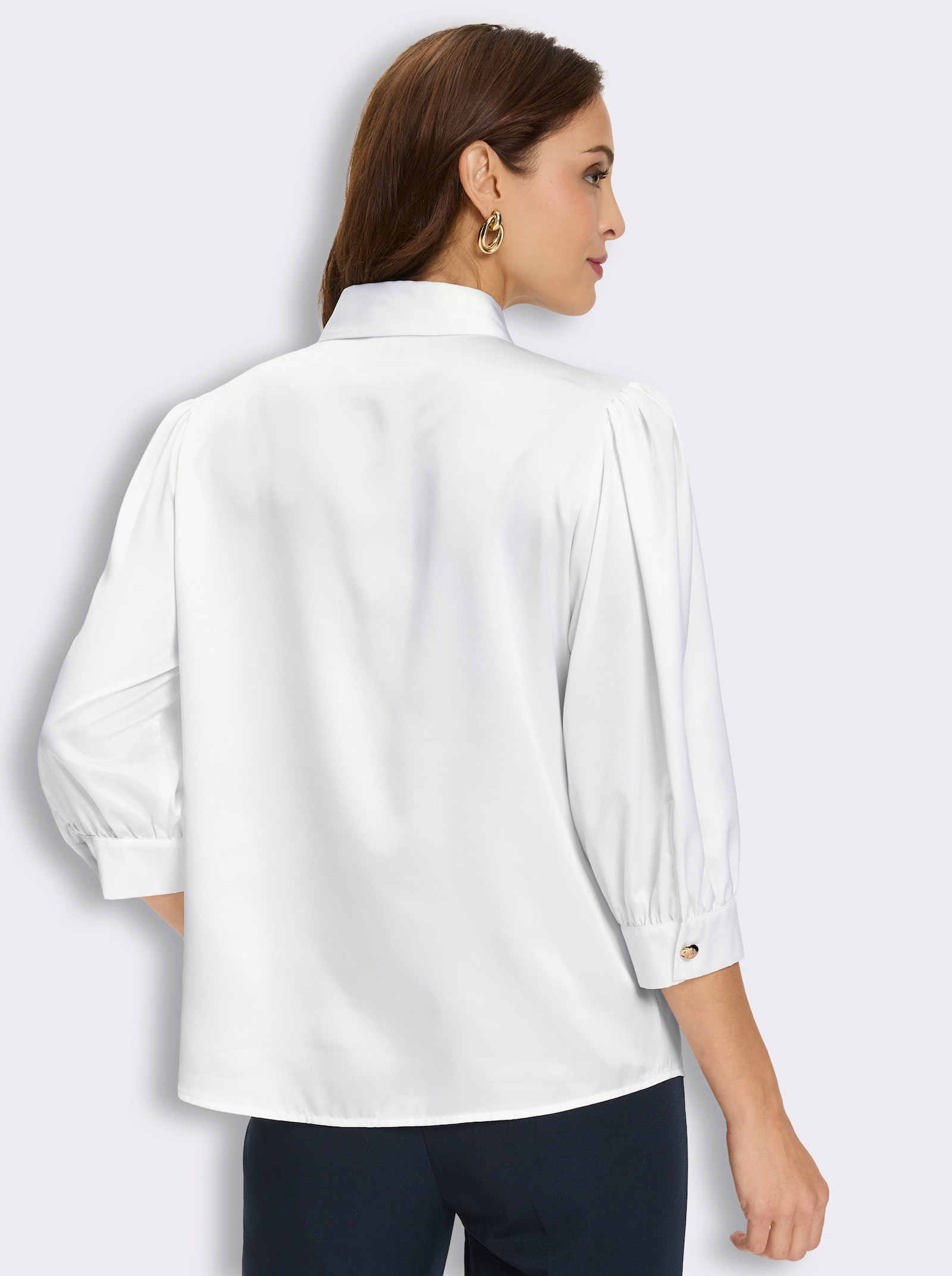 Satinbluse mit goldfarbenen Schmucknöpfen - ecru