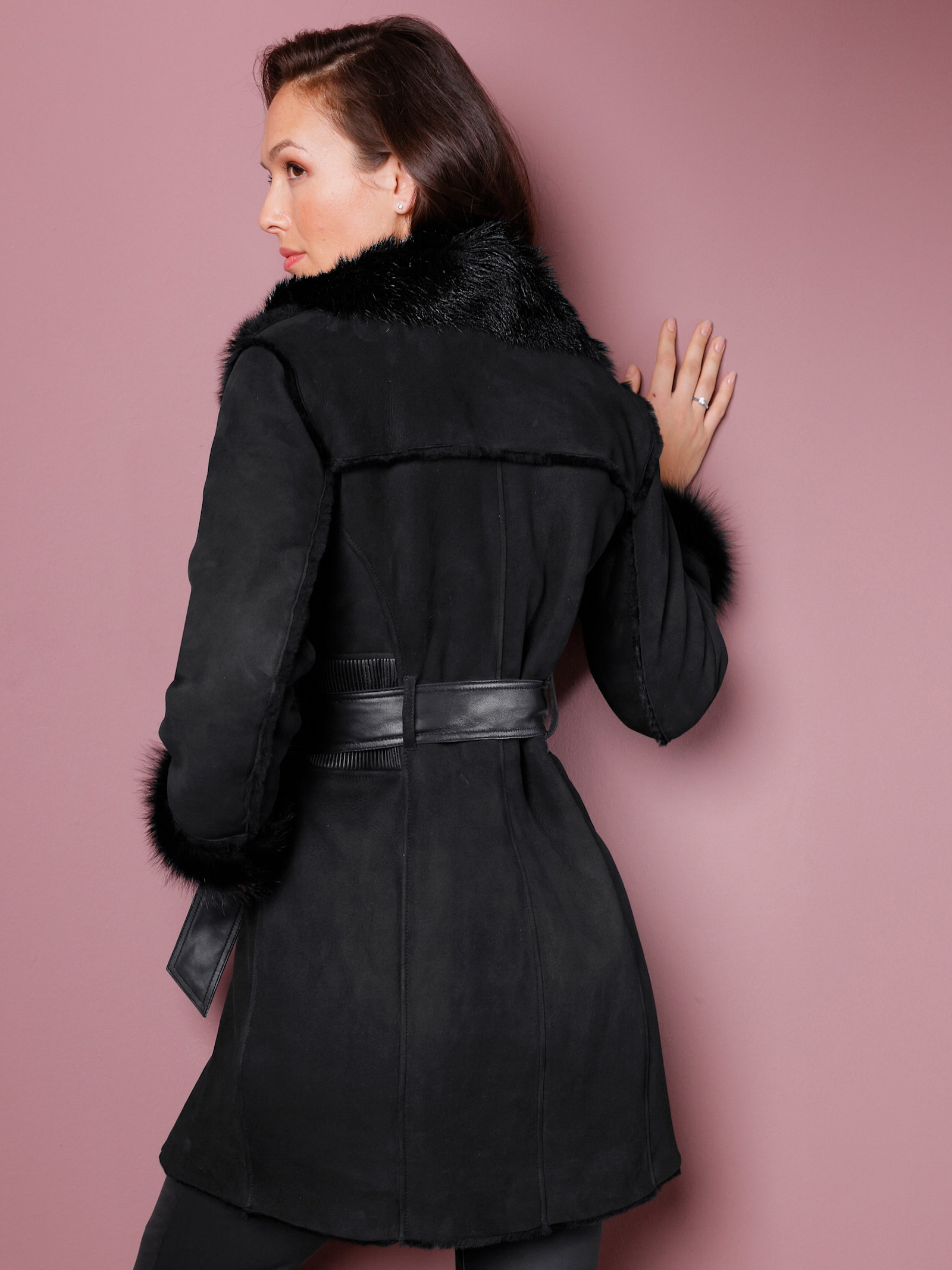 Mainpol Lammfelljacke mit Fellbesätzen - schwarz