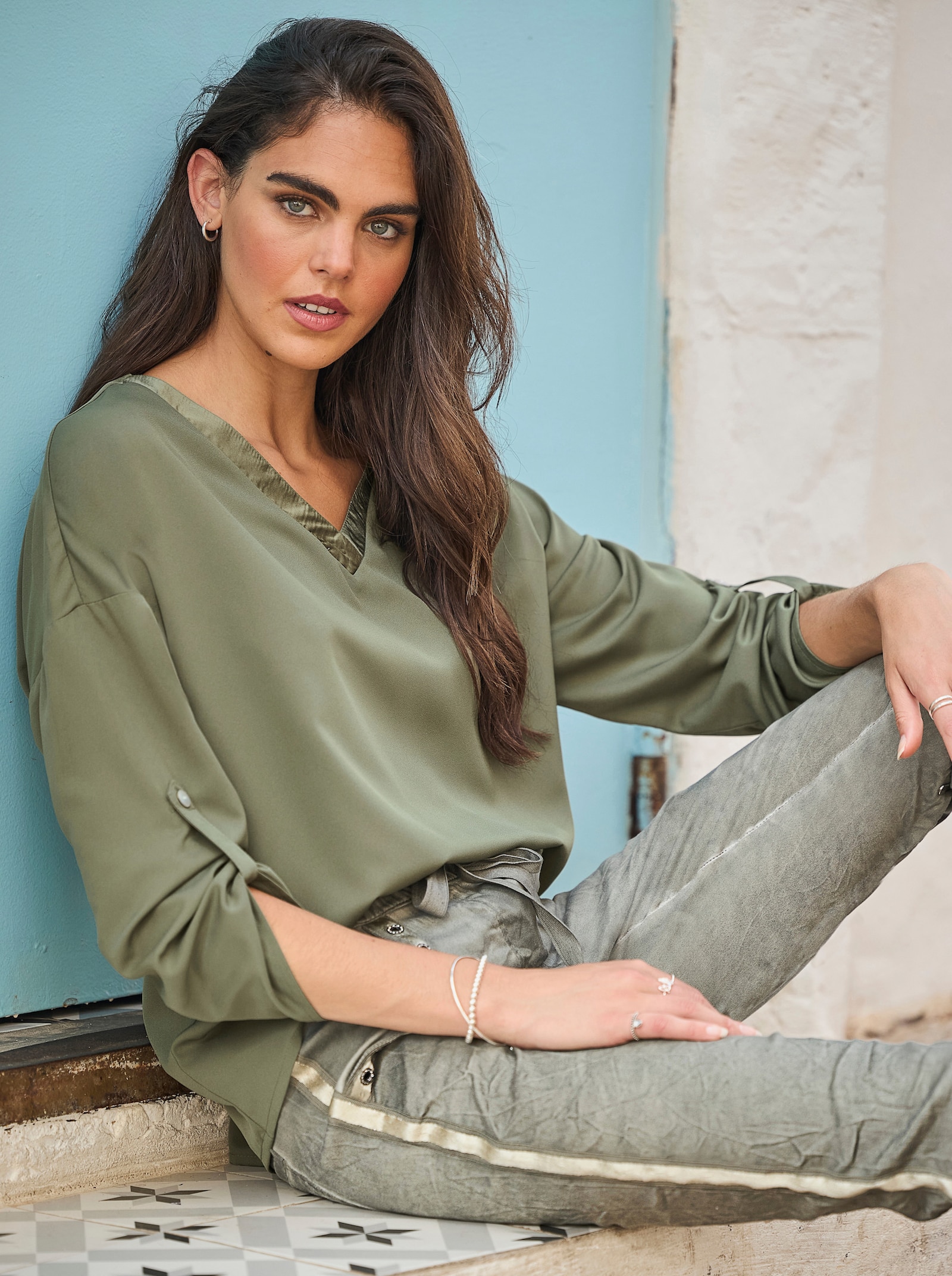 heine Schlupfbluse mit Satinblende - khaki