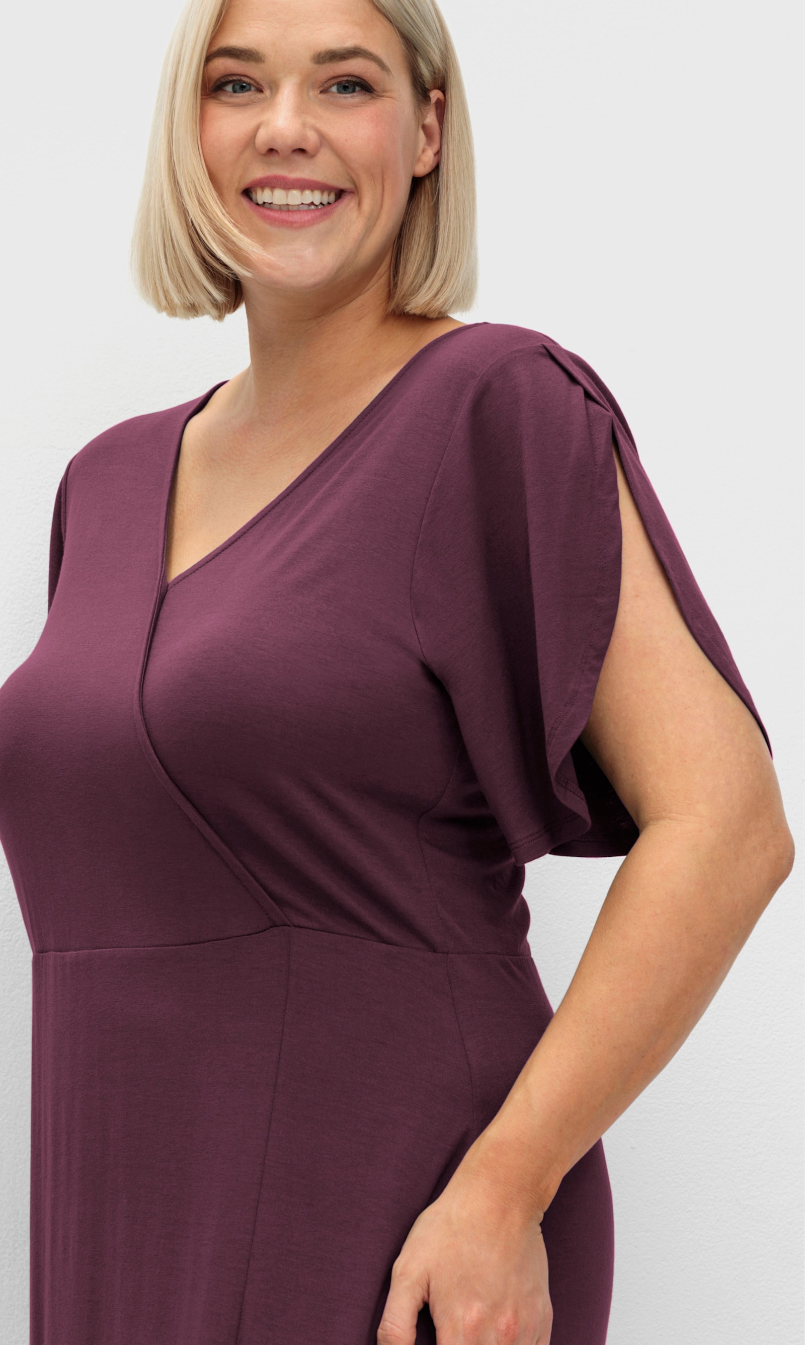 sheego Jerseykleid in Wickeloptik, mit Volantrock - burgund