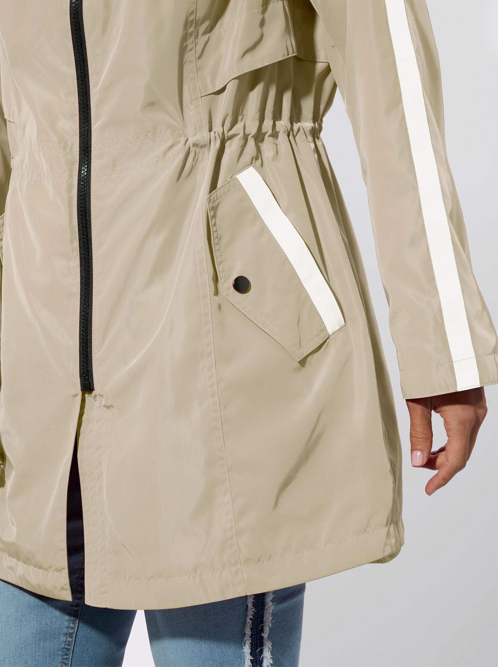 Parka in matt-schimmernder Qualität - sand