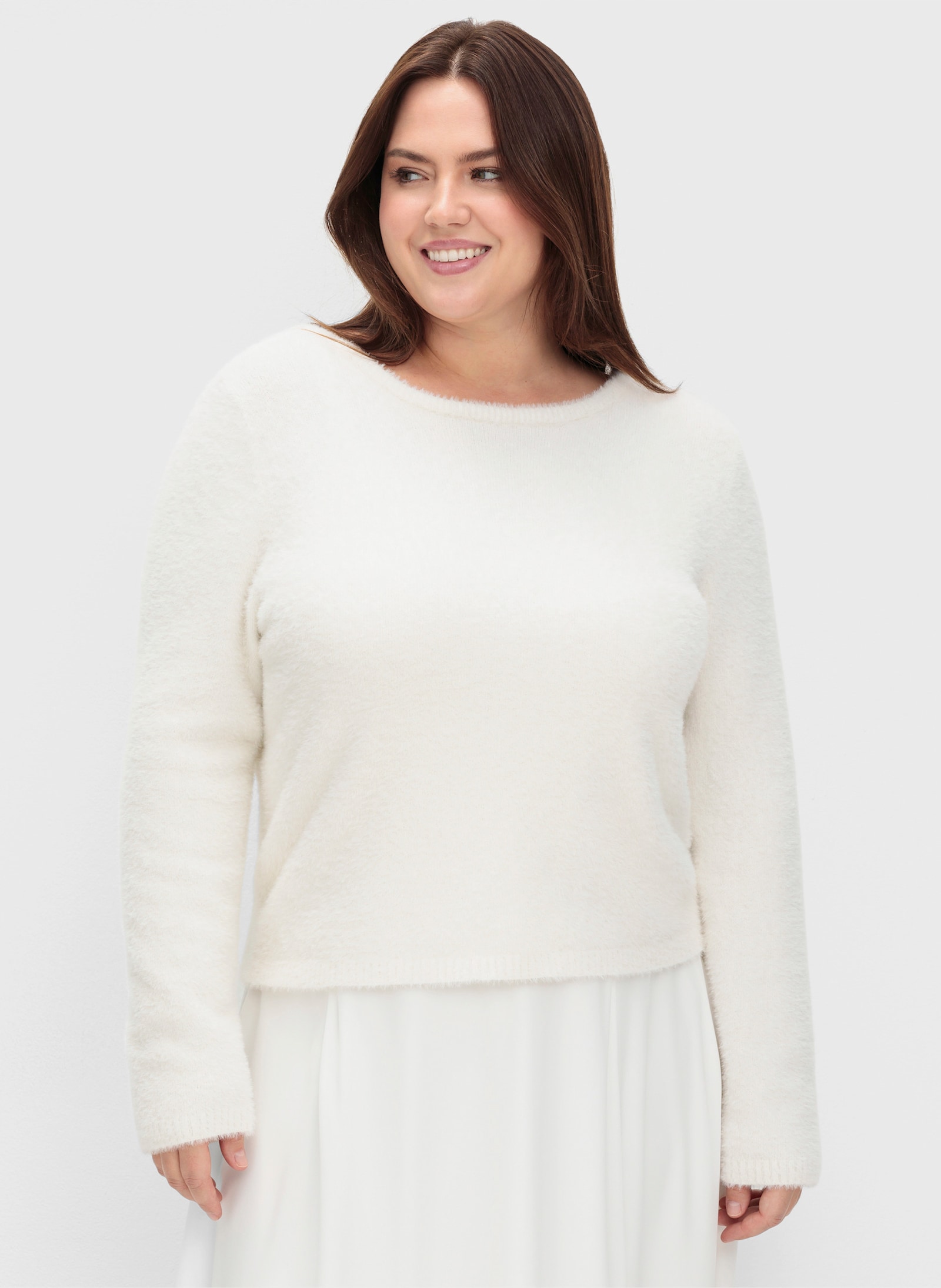 sheego Pullover mit tiefem V-Ausschnitt hinten - offwhite