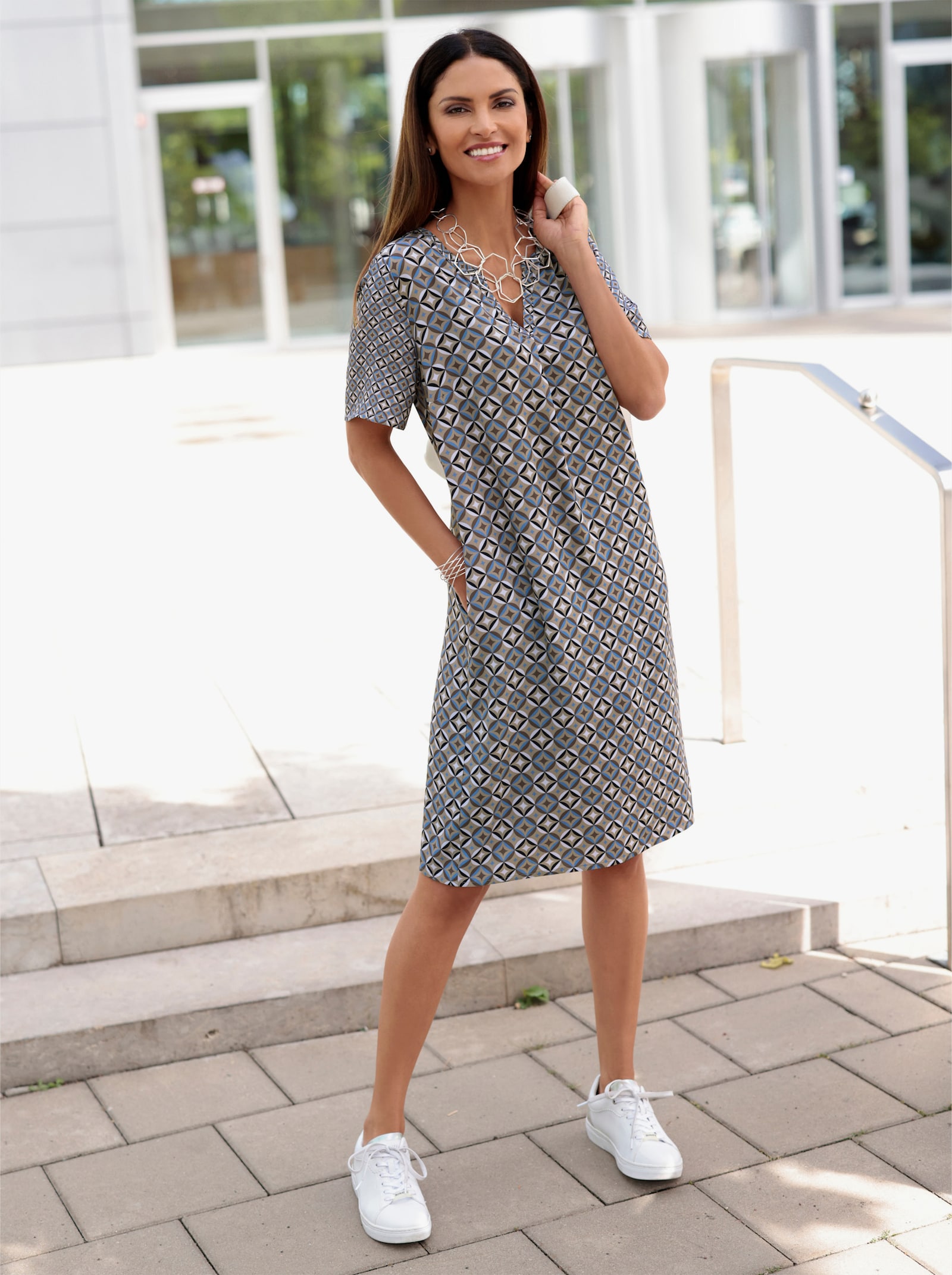 Tunikakleid mit halblangen Ärmeln - dunkeltaupe-marine-bedruckt