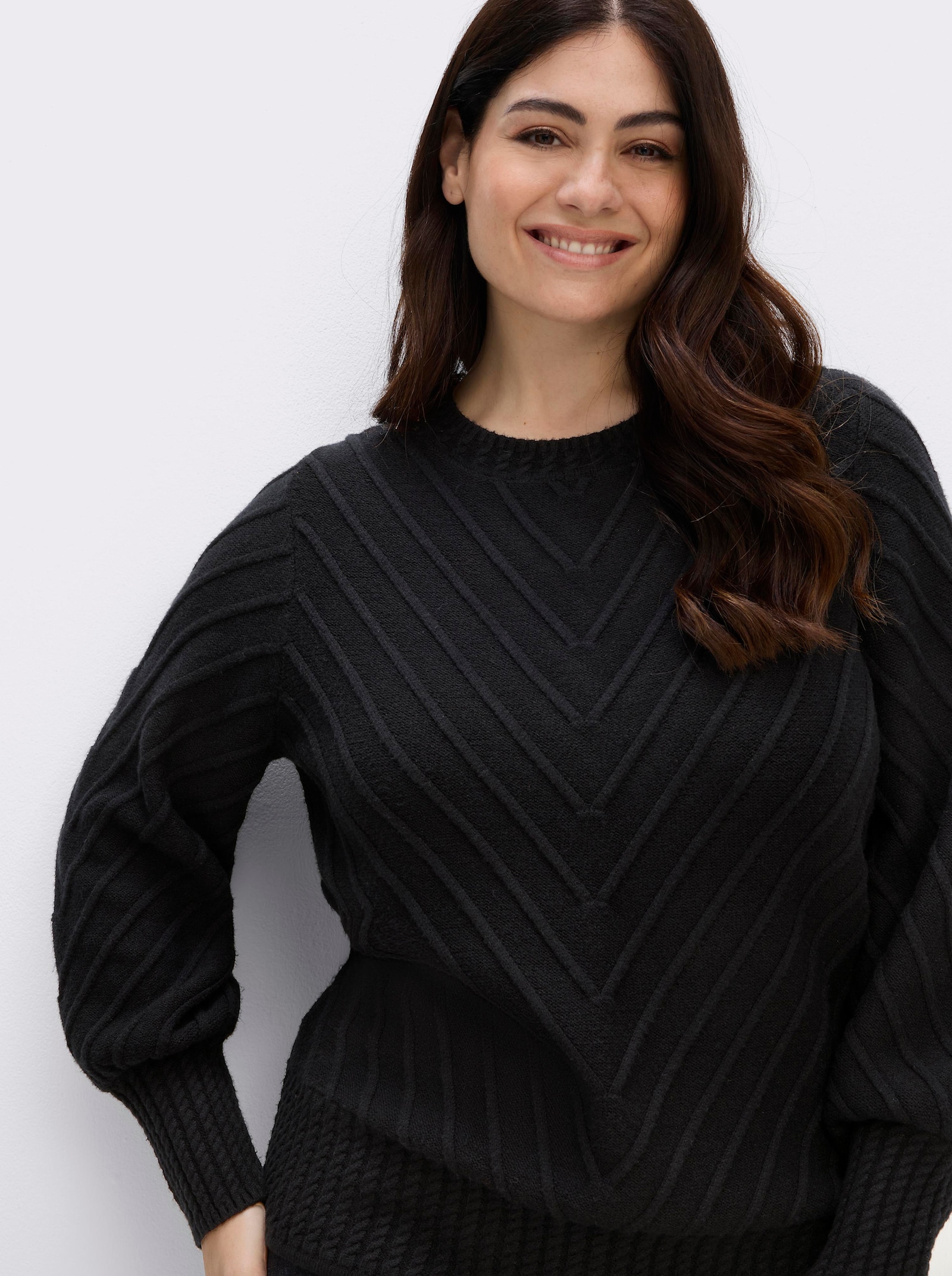 sheego by Joe Browns Langarm-Pullover mit V-Struktur - schwarz