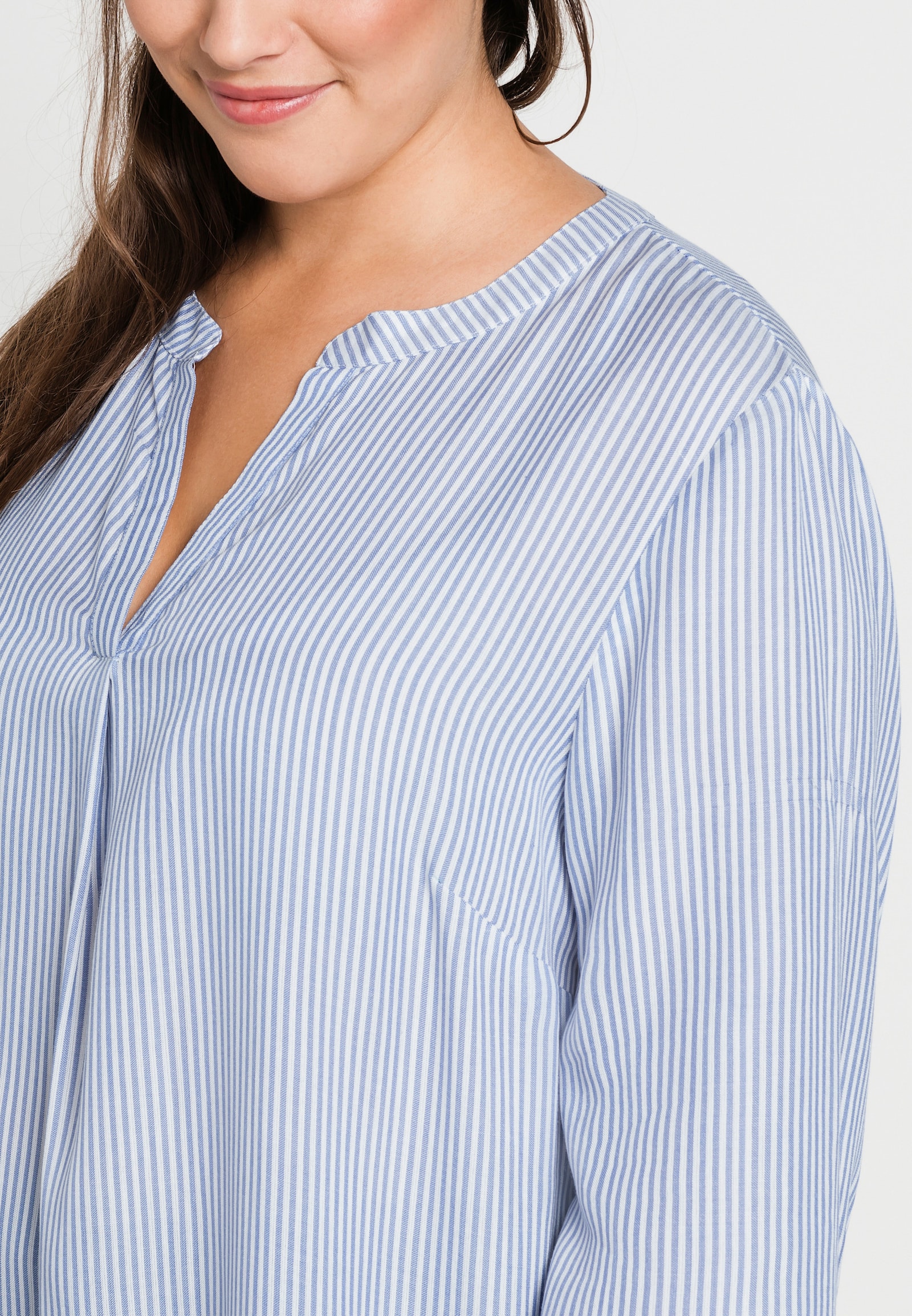 sheego Tunika mit dekorativer Falte - hellblau-weiß