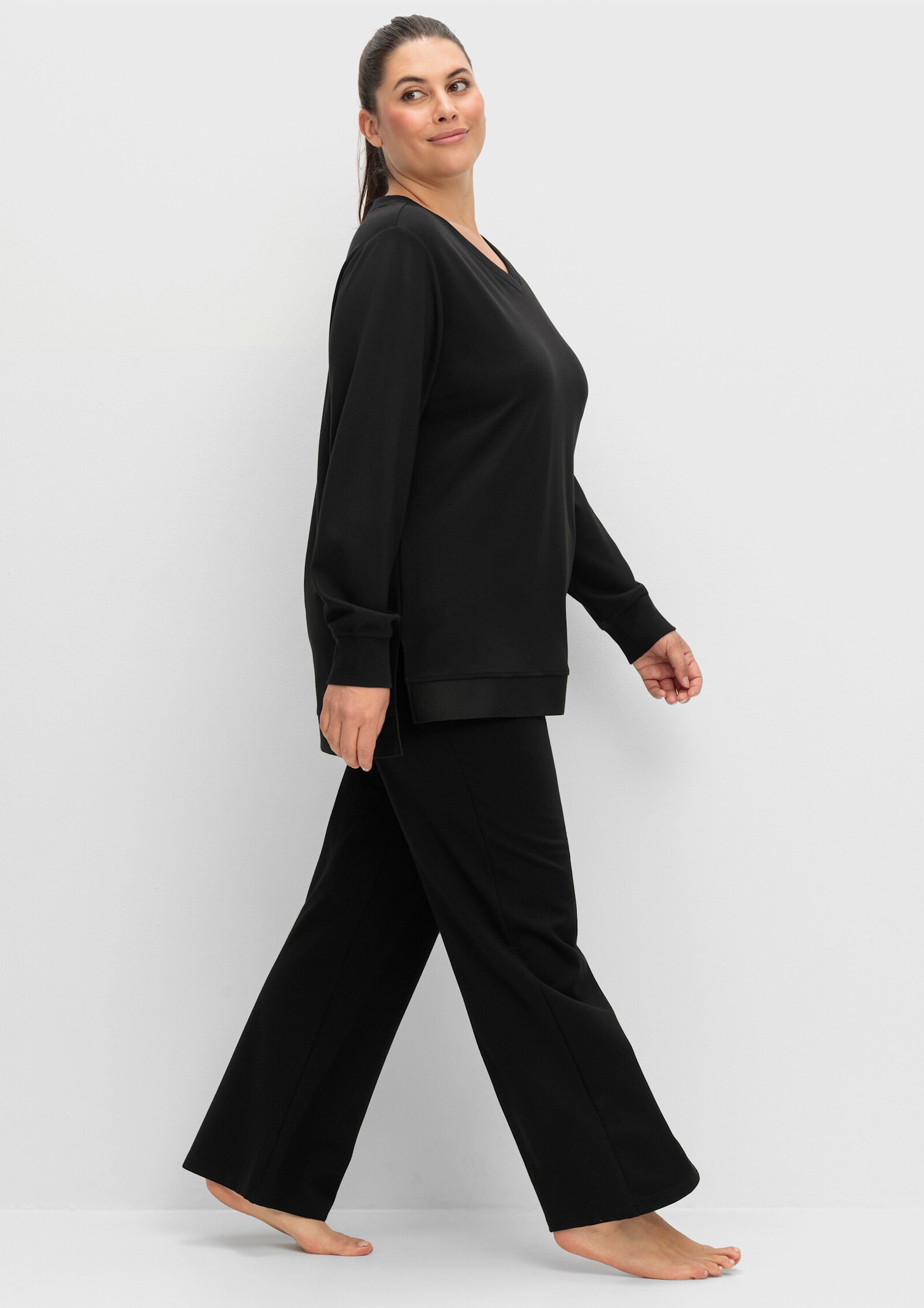 sheego Sweatshirt in atmungsaktiver Funktions-Qualität - schwarz