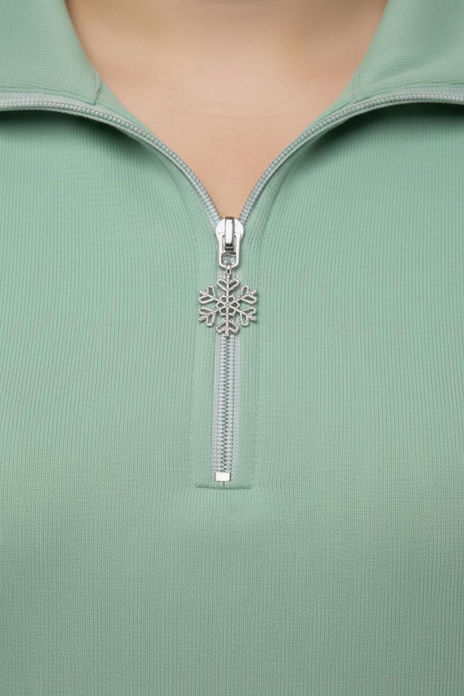 Langarmshirt mit Schneeflocken-Anhänger - hellgrün