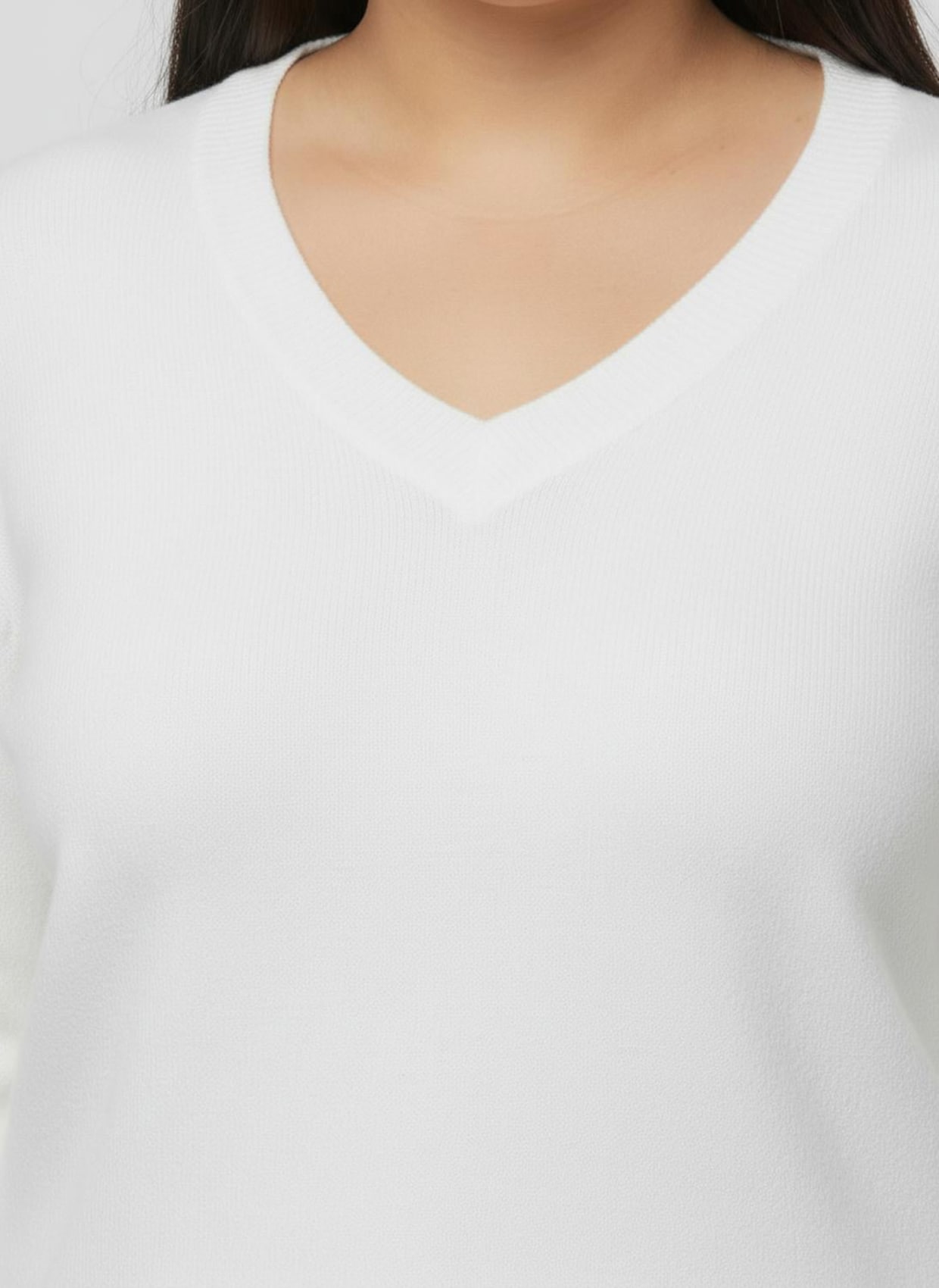 V-Ausschnitt-Pullover aus Feinstrick - ecru