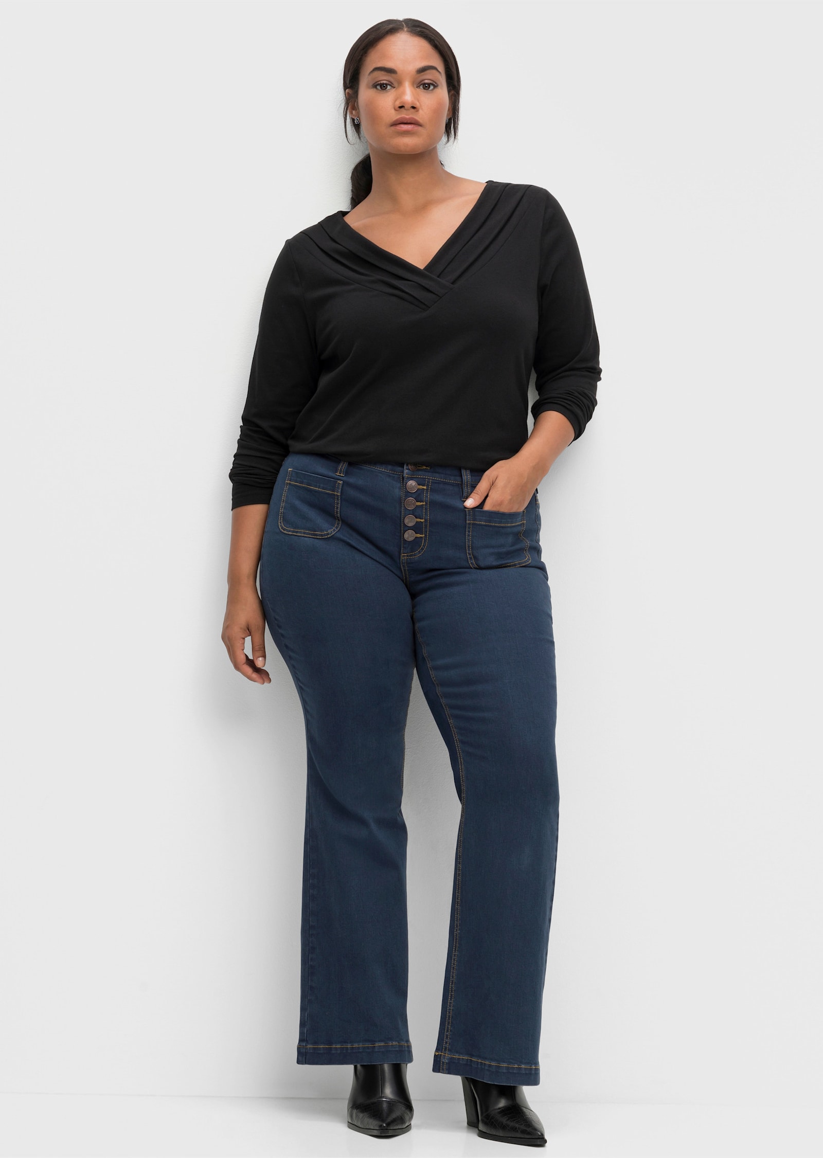 sheego by Joe Browns Langarmshirt mit V-Ausschnitt - schwarz