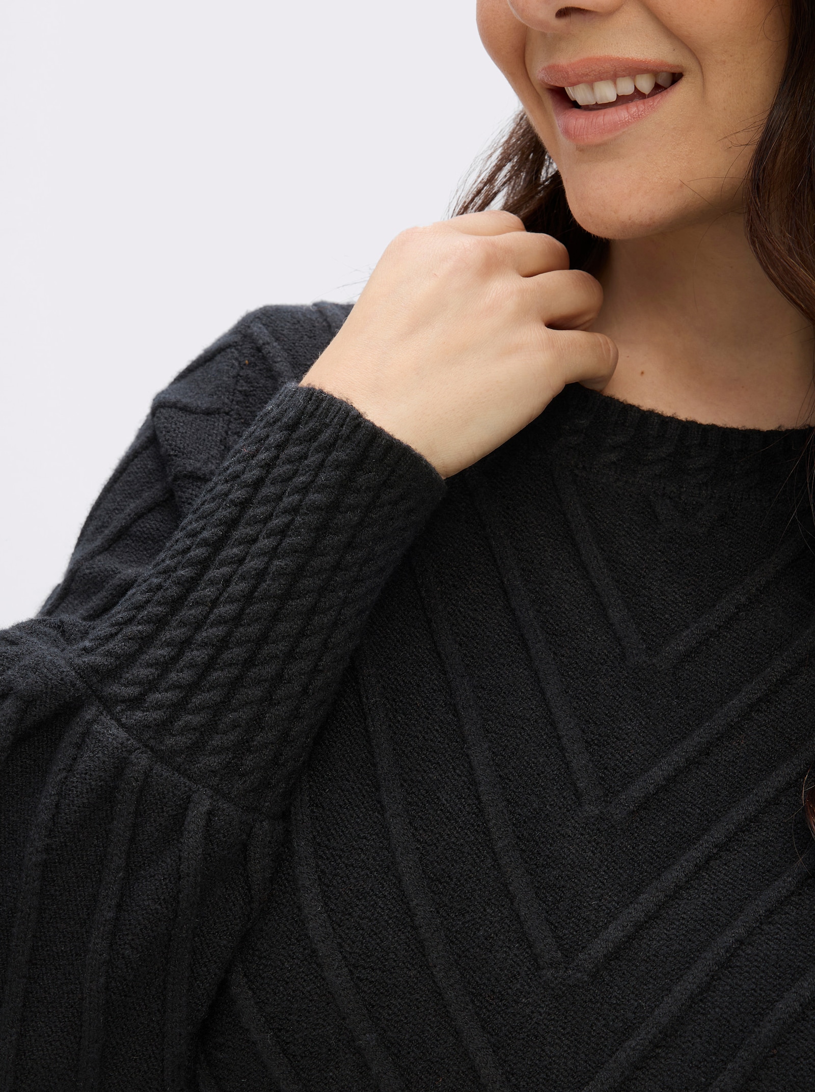 sheego by Joe Browns Langarm-Pullover mit V-Struktur - schwarz