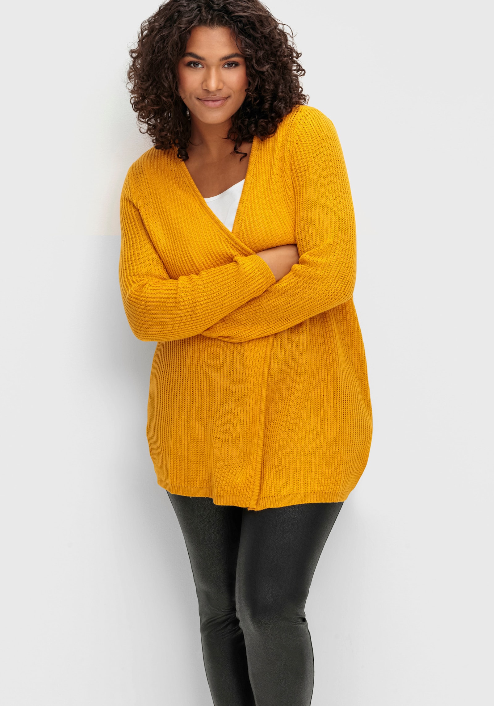 Strickjacke mit gerippten Abschlüssen - ocker