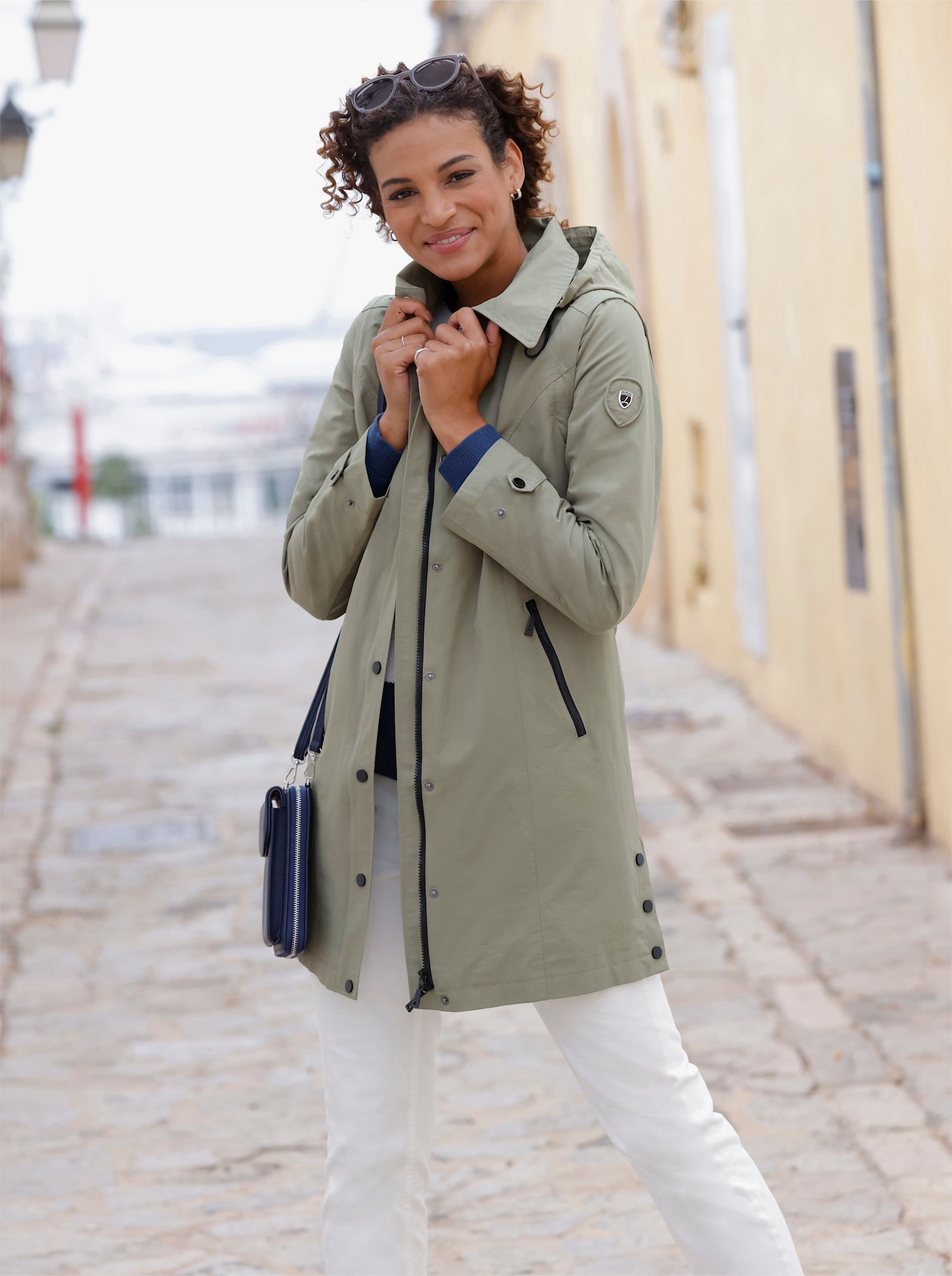 2-in-1-Jacke mit abnehmbarer Kapuze - khaki