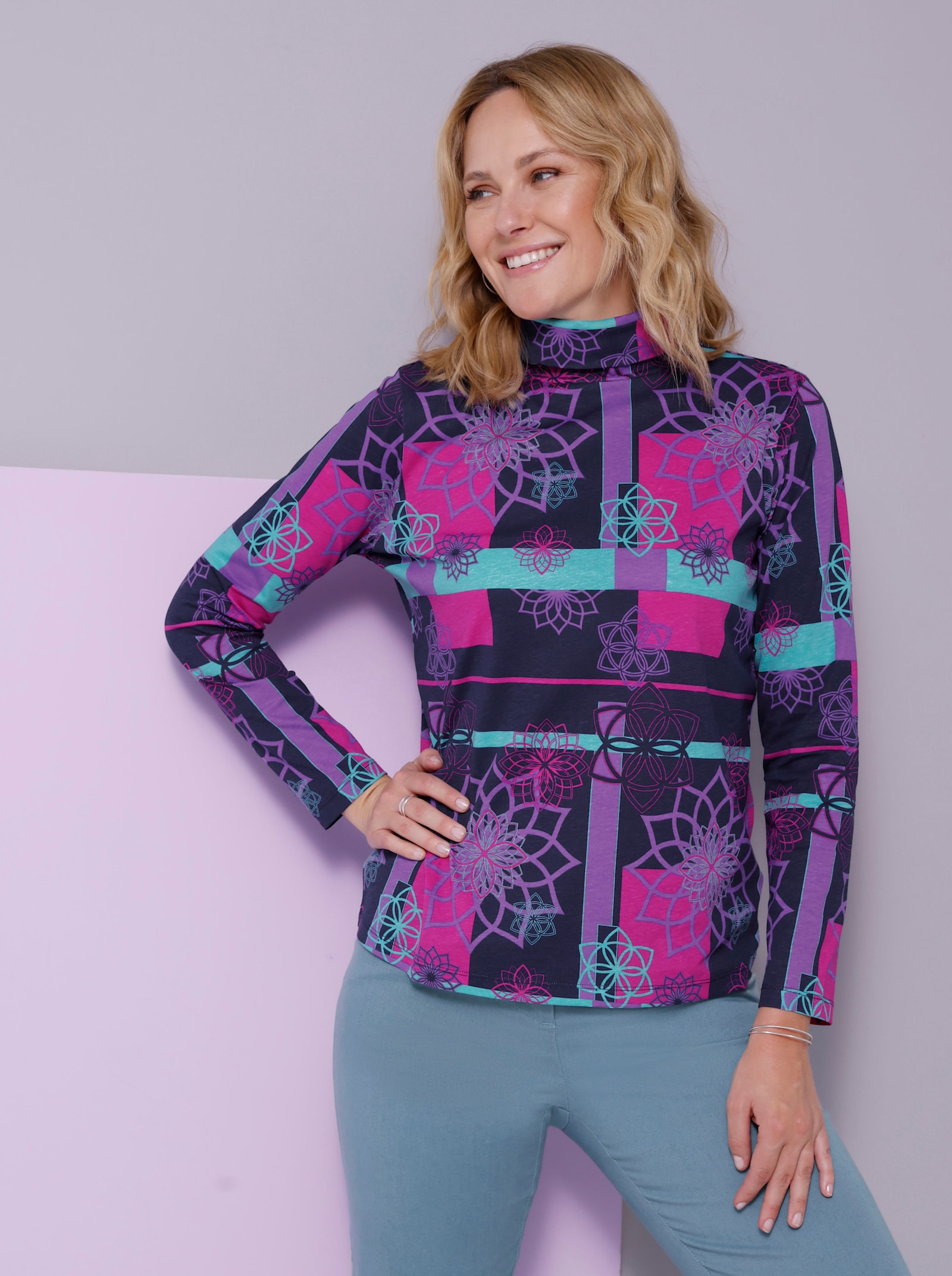 Stehkragenshirt aus reiner Baumwolle - marine-lila-bedruckt