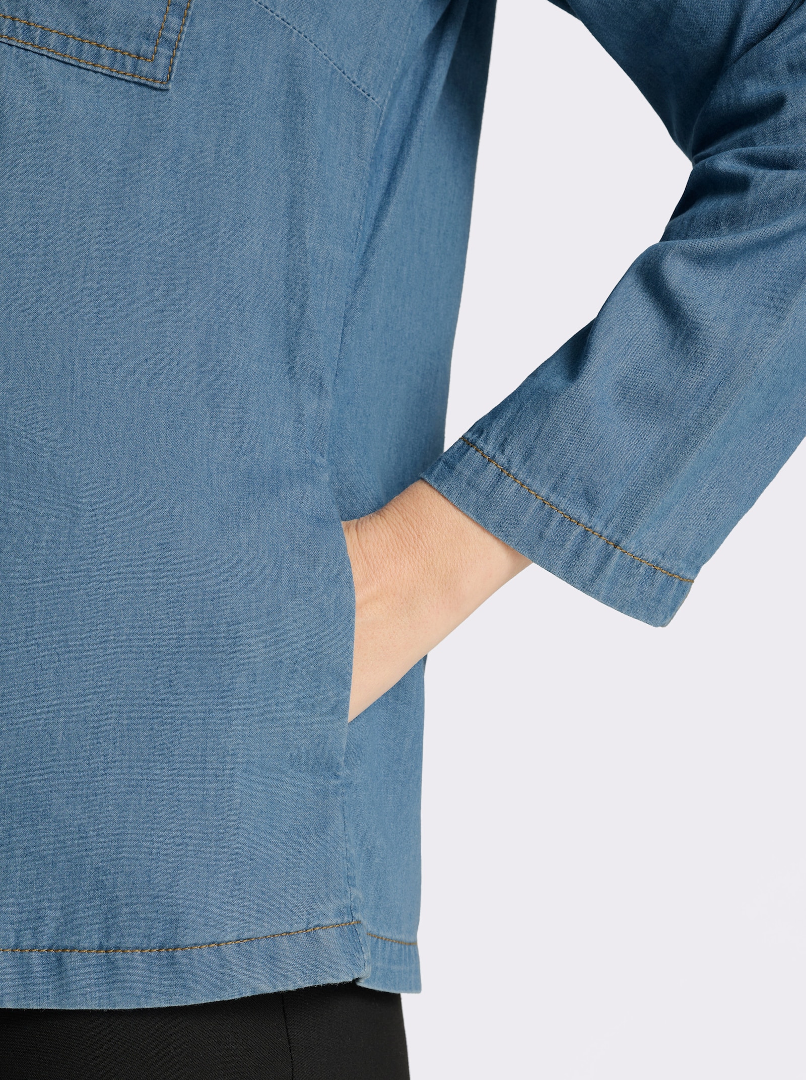 Džínová bunda s náprsní kapsou - bělená modrá