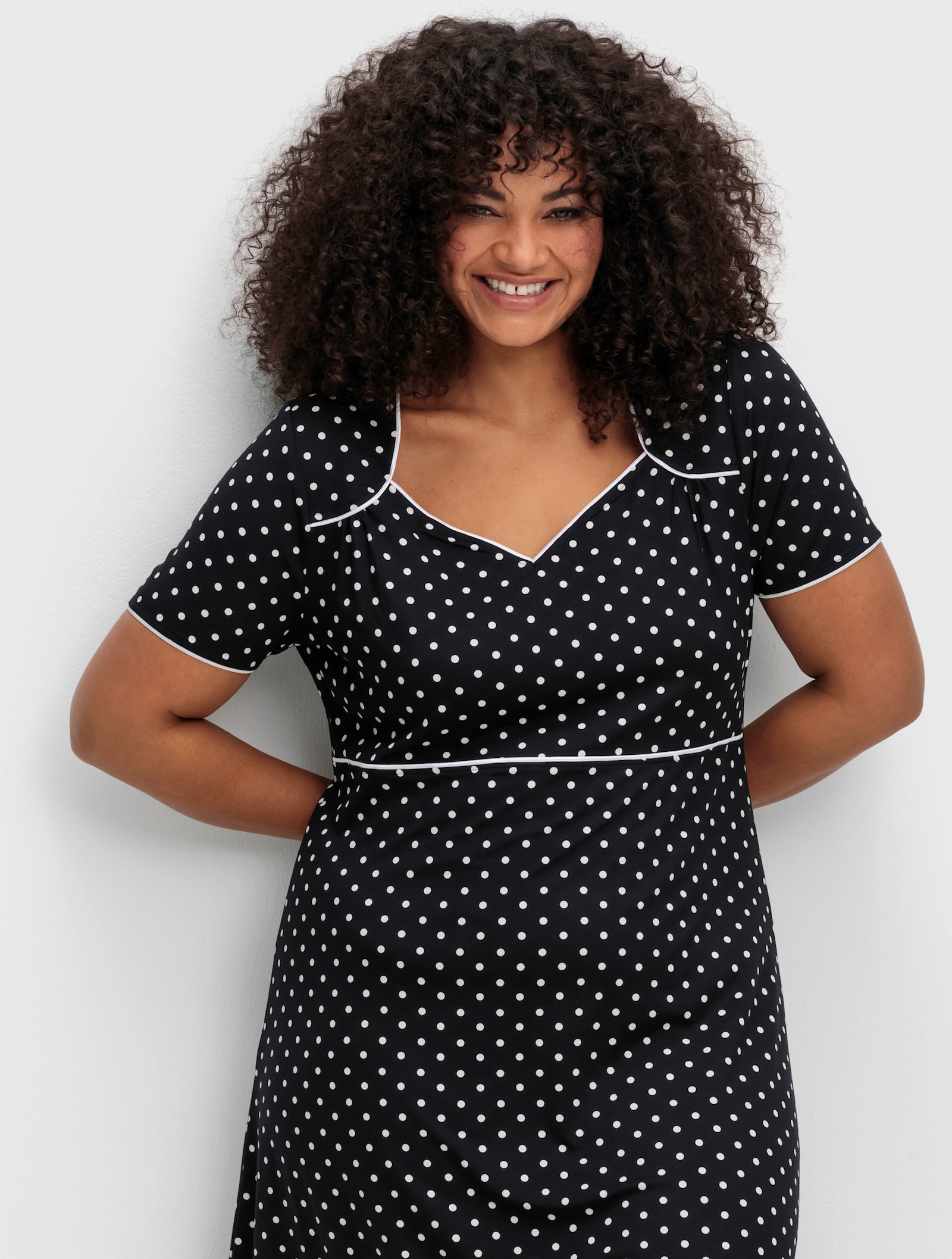 sheego by Joe Browns Jerseykleid mit Punktedruck - schwarz-gemustert