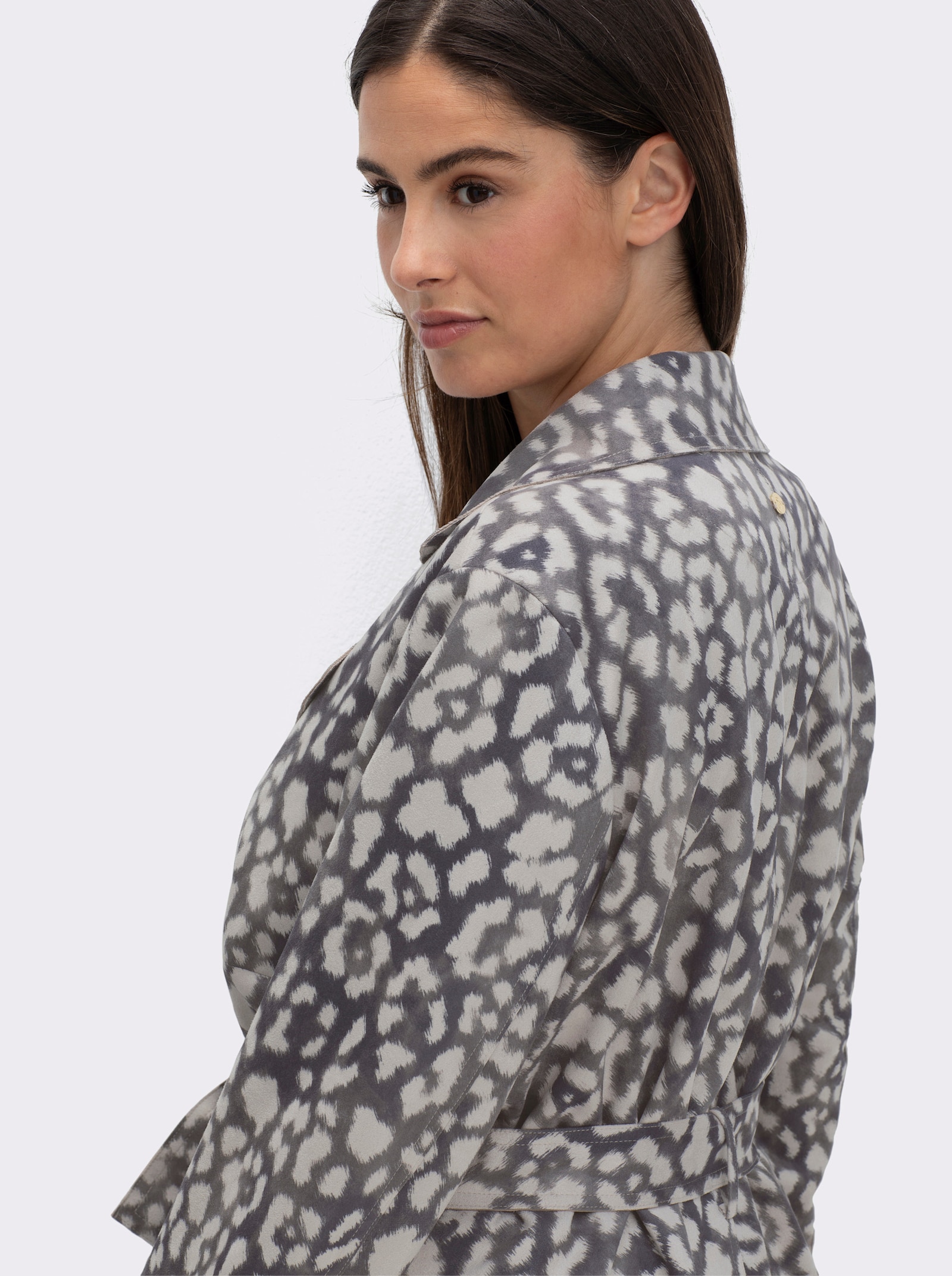 sheego Jacke mit Leoprint - schwarz-bedruckt