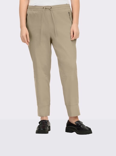Jogg Pants mit Passformsattel hinten - sand