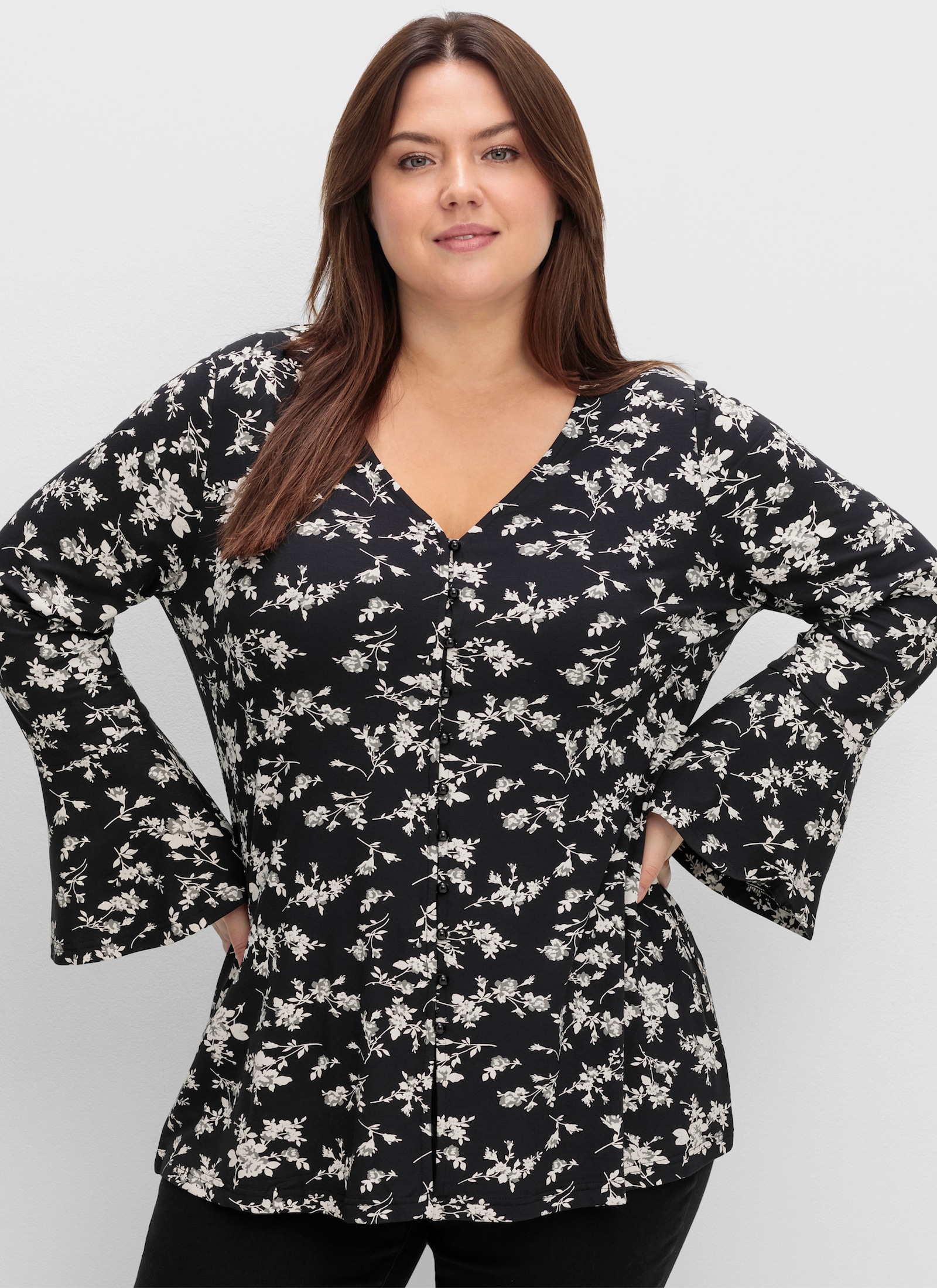 sheego by Joe Browns Langarmshirt mit Biesen und Volantärmeln - schwarz-gemustert
