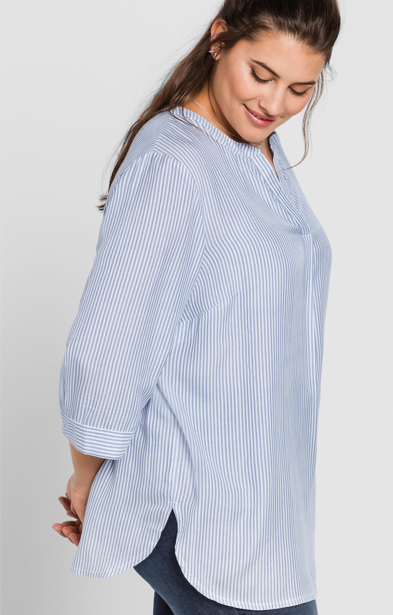 sheego Tunika mit dekorativer Falte - hellblau-weiß