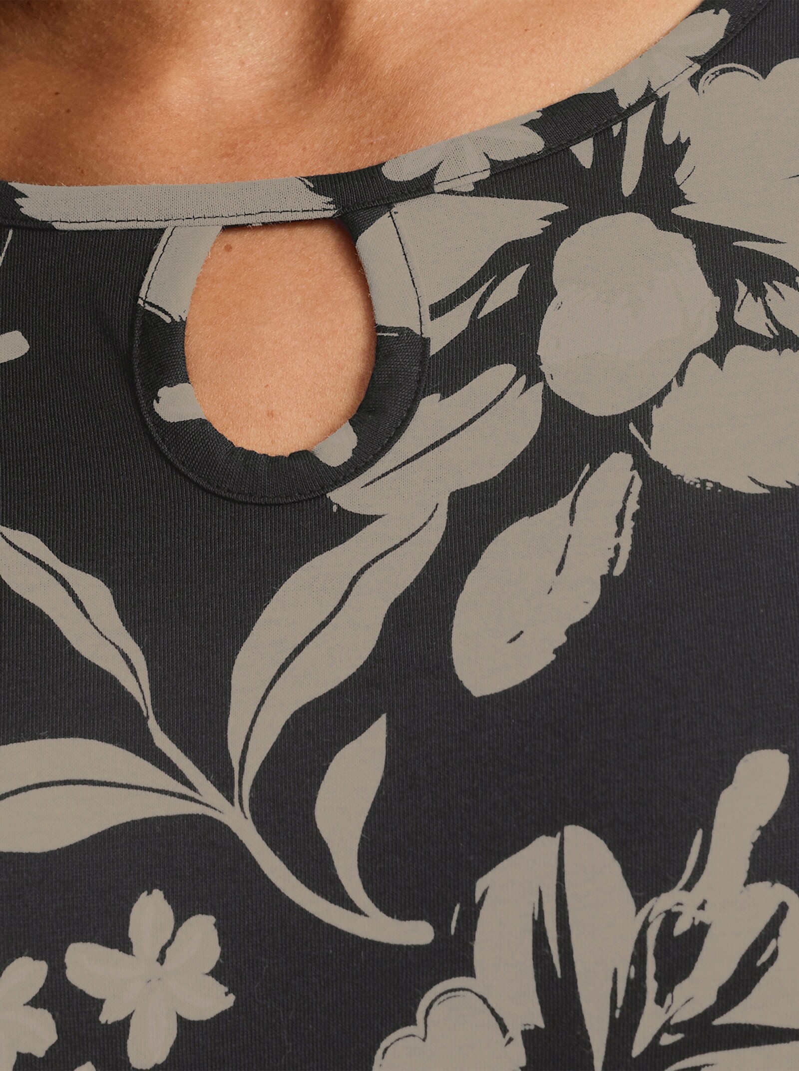 Langarmshirt mit Tropfen-Ausschnitt - schwarz-sand-bedruckt